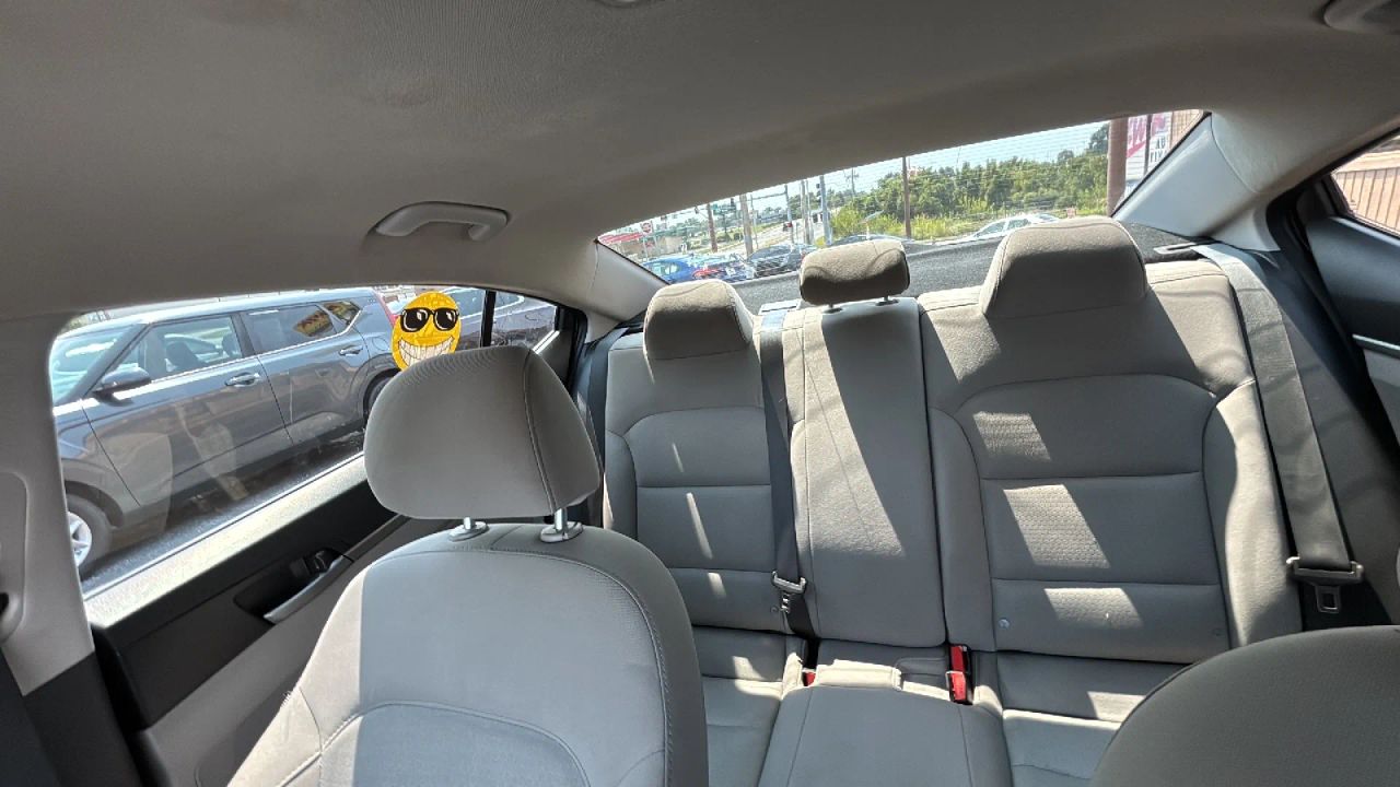 hyundai elantra 2017 5NPD84LF8HH127899 image hyundai elantra 2017 5NPD84LF8HH127899 image