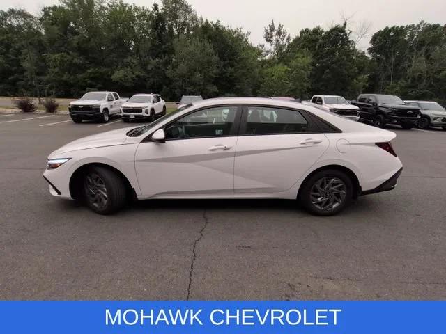 hyundai elantra 2024 KMHLM4DG9RU735660 image hyundai elantra 2024 KMHLM4DG9RU735660 image