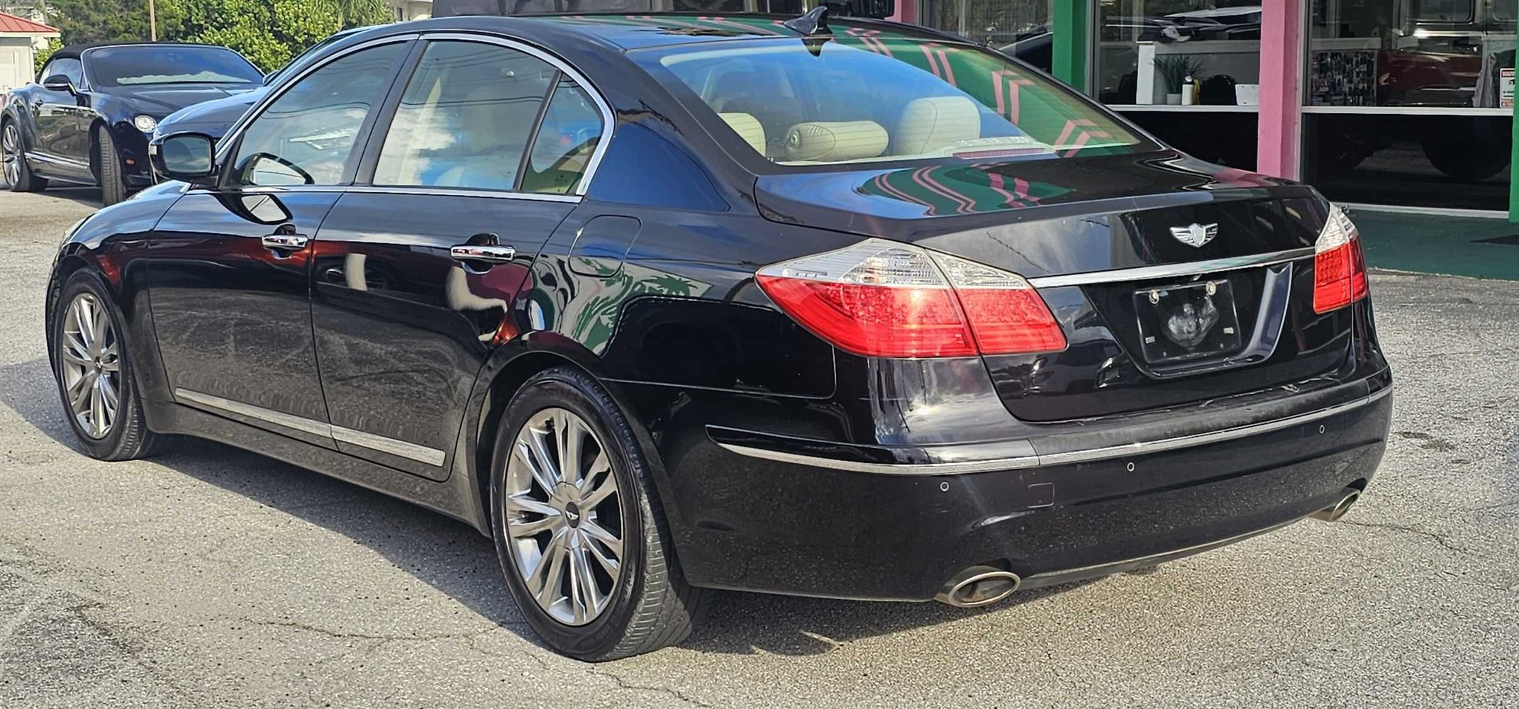 hyundai genesis 2010 KMHGC4DF5AU108003 image hyundai genesis 2010 KMHGC4DF5AU108003 image