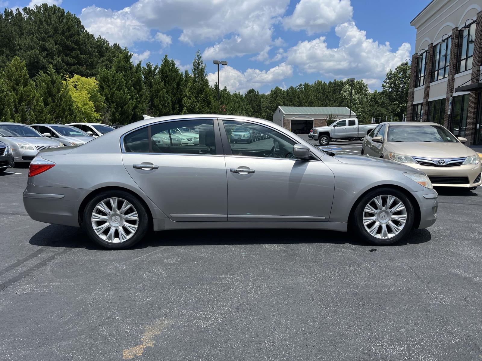 hyundai genesis 2010 KMHGC4DE0AU108885 image hyundai genesis 2010 KMHGC4DE0AU108885 image