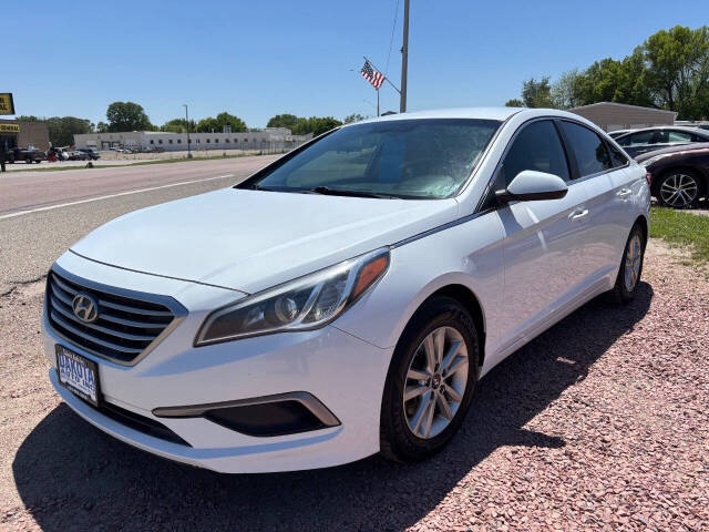 hyundai sonata 2016 5NPE24AF4GH273935 image hyundai sonata 2016 5NPE24AF4GH273935 image