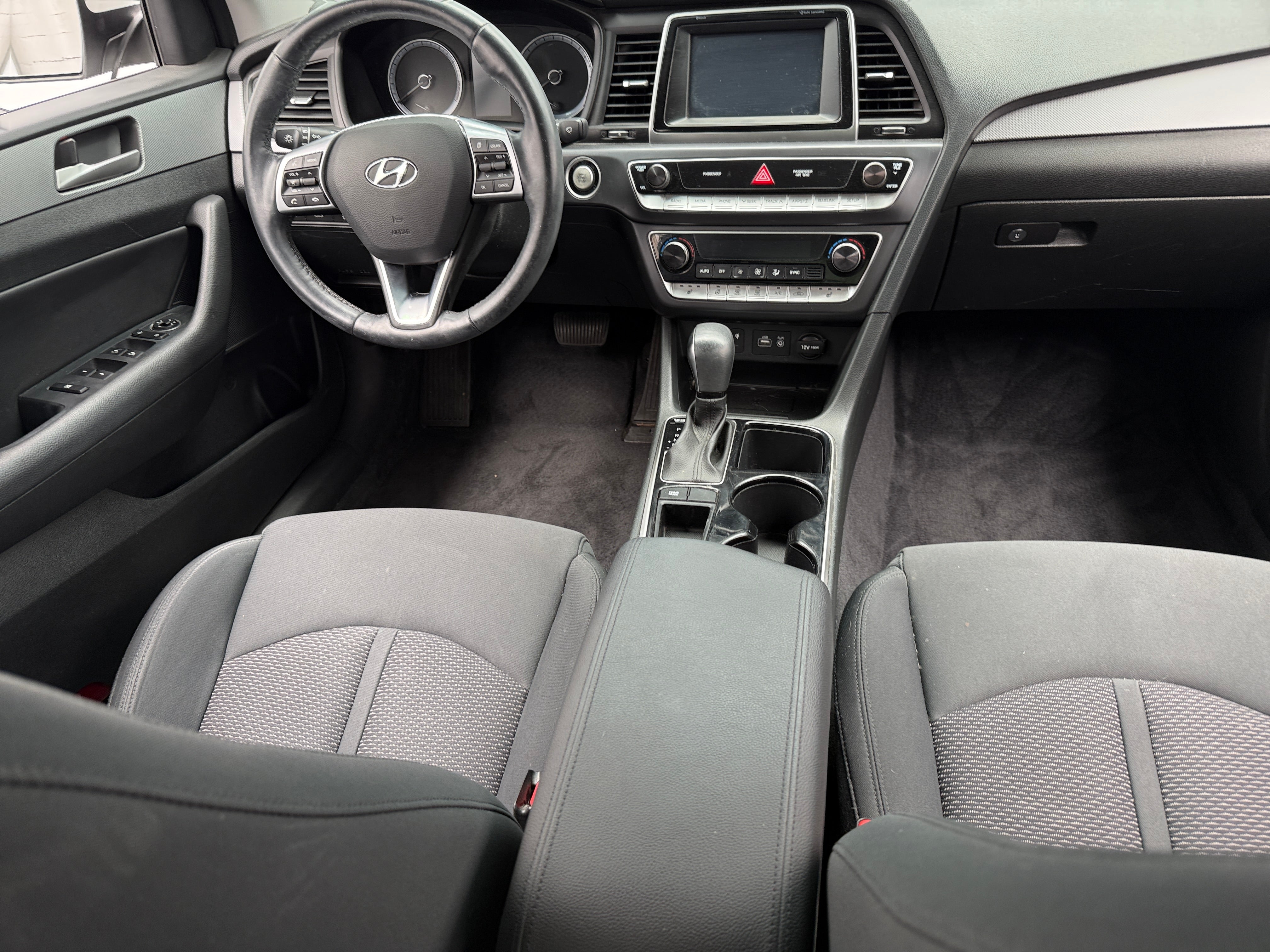 hyundai sonata 2019 5NPE34AF0KH821645 image hyundai sonata 2019 5NPE34AF0KH821645 image