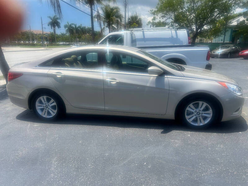 hyundai sonata 2011 5NPEB4AC1BH055806 image hyundai sonata 2011 5NPEB4AC1BH055806 image