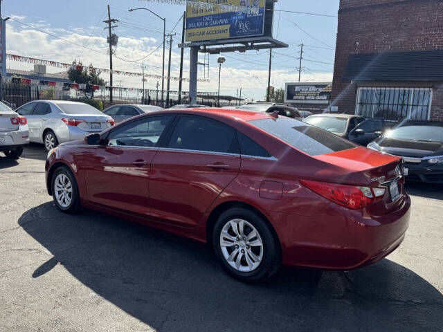 hyundai sonata 2013 5NPEB4AC3DH528284 image hyundai sonata 2013 5NPEB4AC3DH528284 image