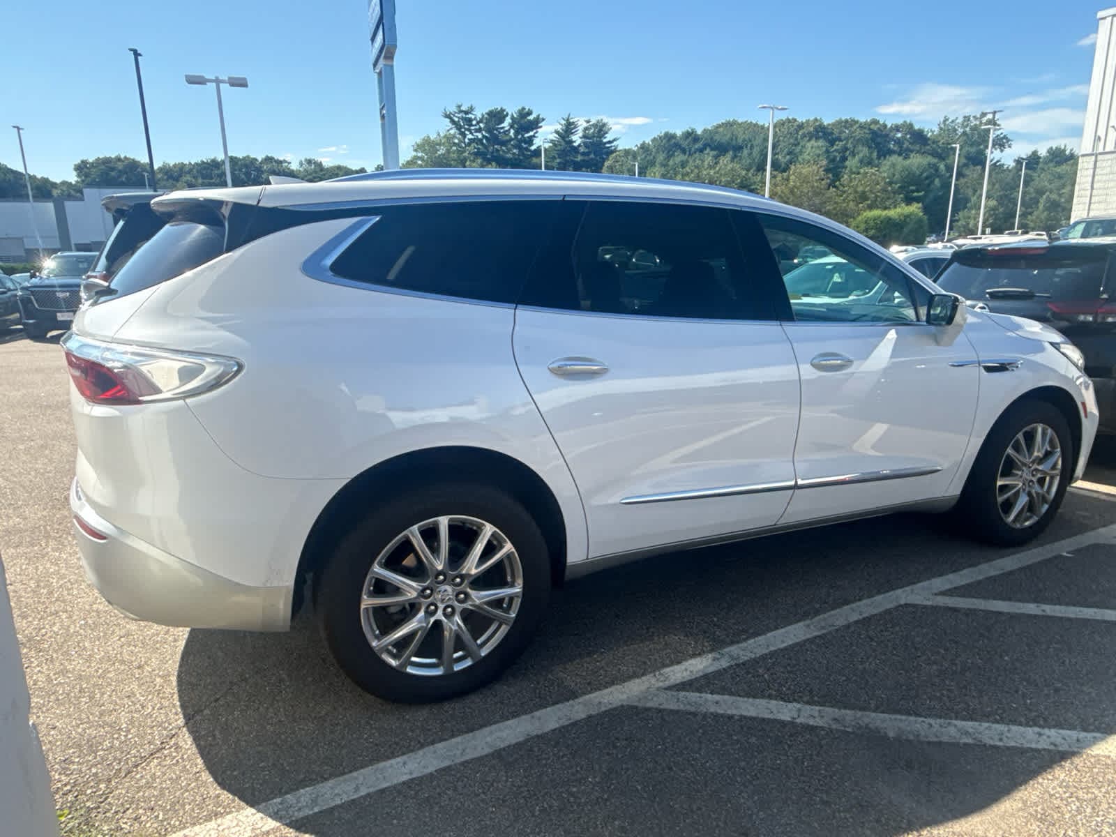 buick enclave 2023 5GAEVAKW1PJ184384 image buick enclave 2023 5GAEVAKW1PJ184384 image