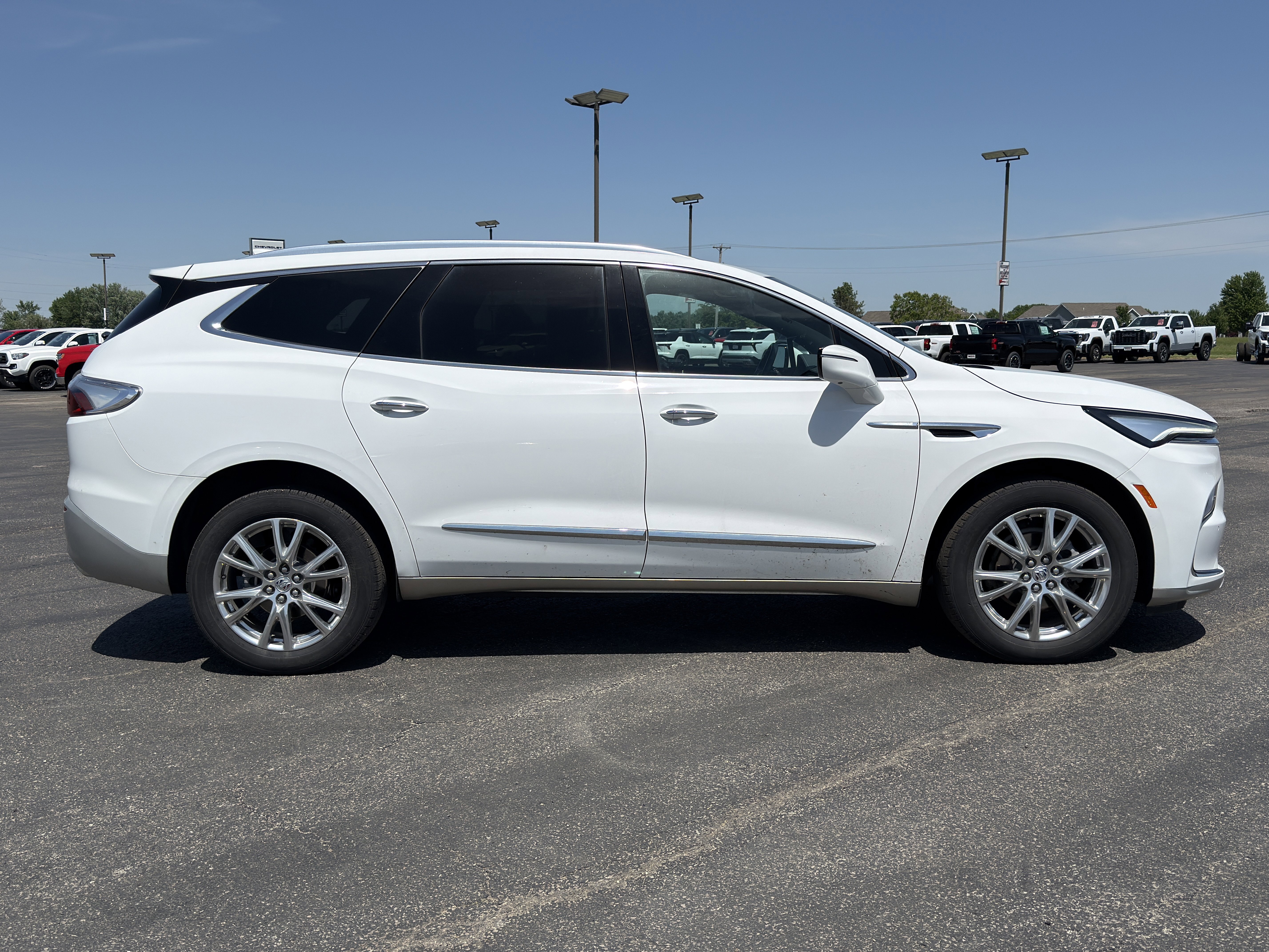 buick enclave 2023 5GAEVAKW2PJ256628 image buick enclave 2023 5GAEVAKW2PJ256628 image