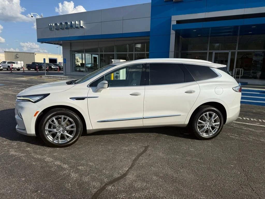buick enclave 2023 5GAEVAKW3PJ143738 image buick enclave 2023 5GAEVAKW3PJ143738 image