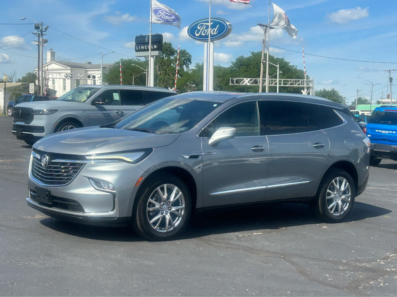 buick enclave 2023 5GAERCKW2PJ100444 image buick enclave 2023 5GAERCKW2PJ100444 image