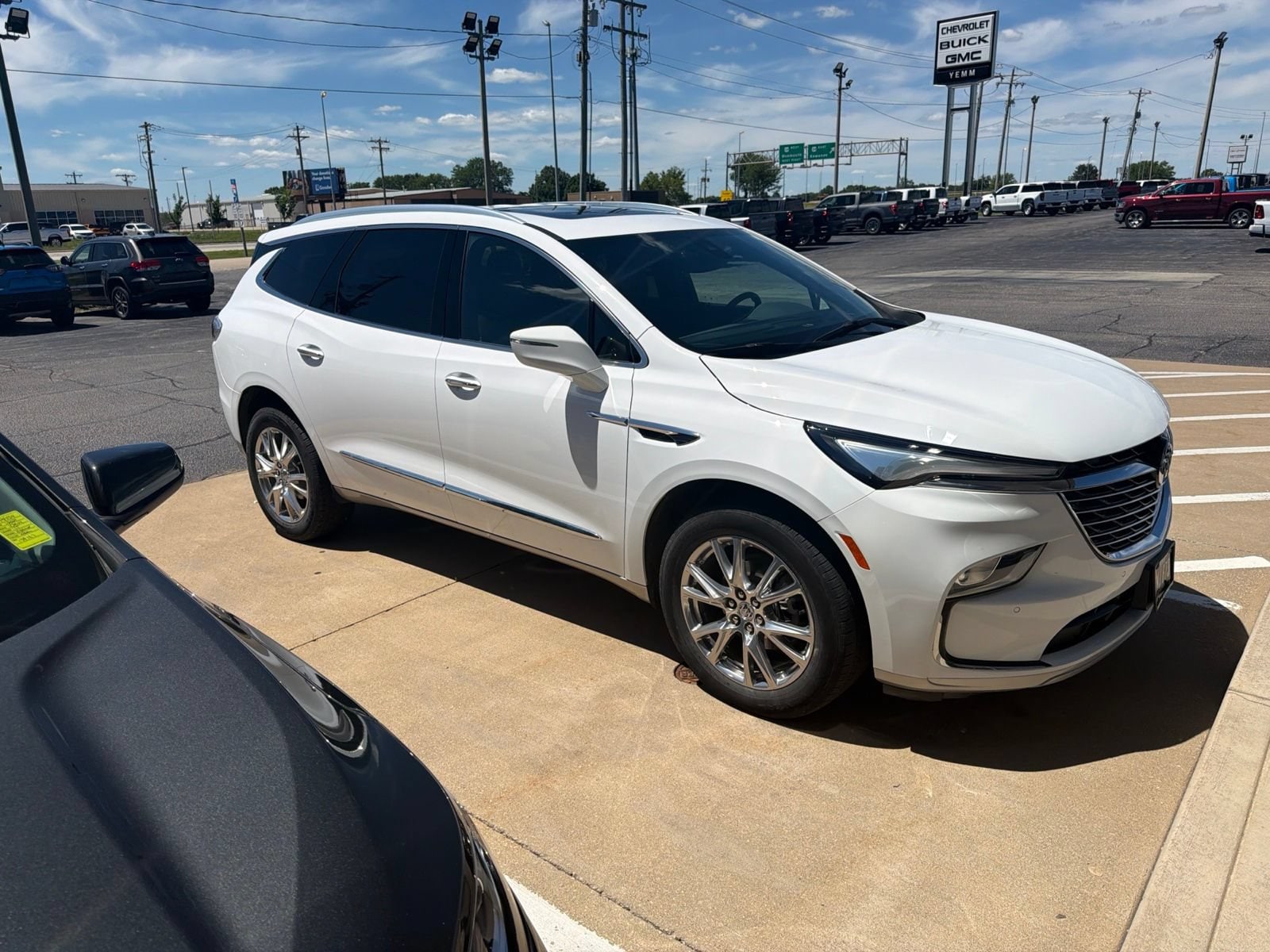 buick enclave 2023 5GAEVAKW3PJ194706 image buick enclave 2023 5GAEVAKW3PJ194706 image