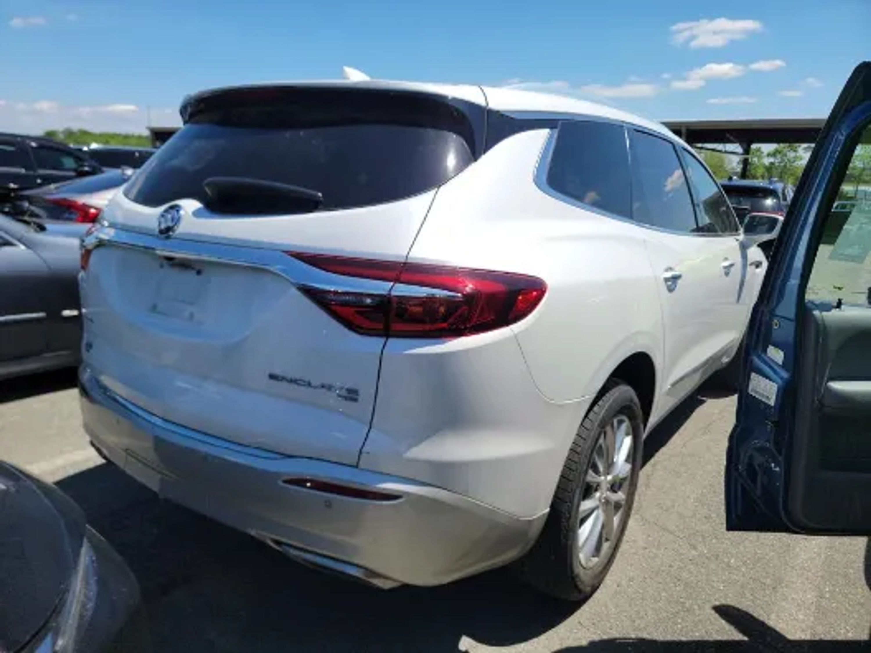 buick enclave 2018 5GAEVBKW0JJ172496 image buick enclave 2018 5GAEVBKW0JJ172496 image