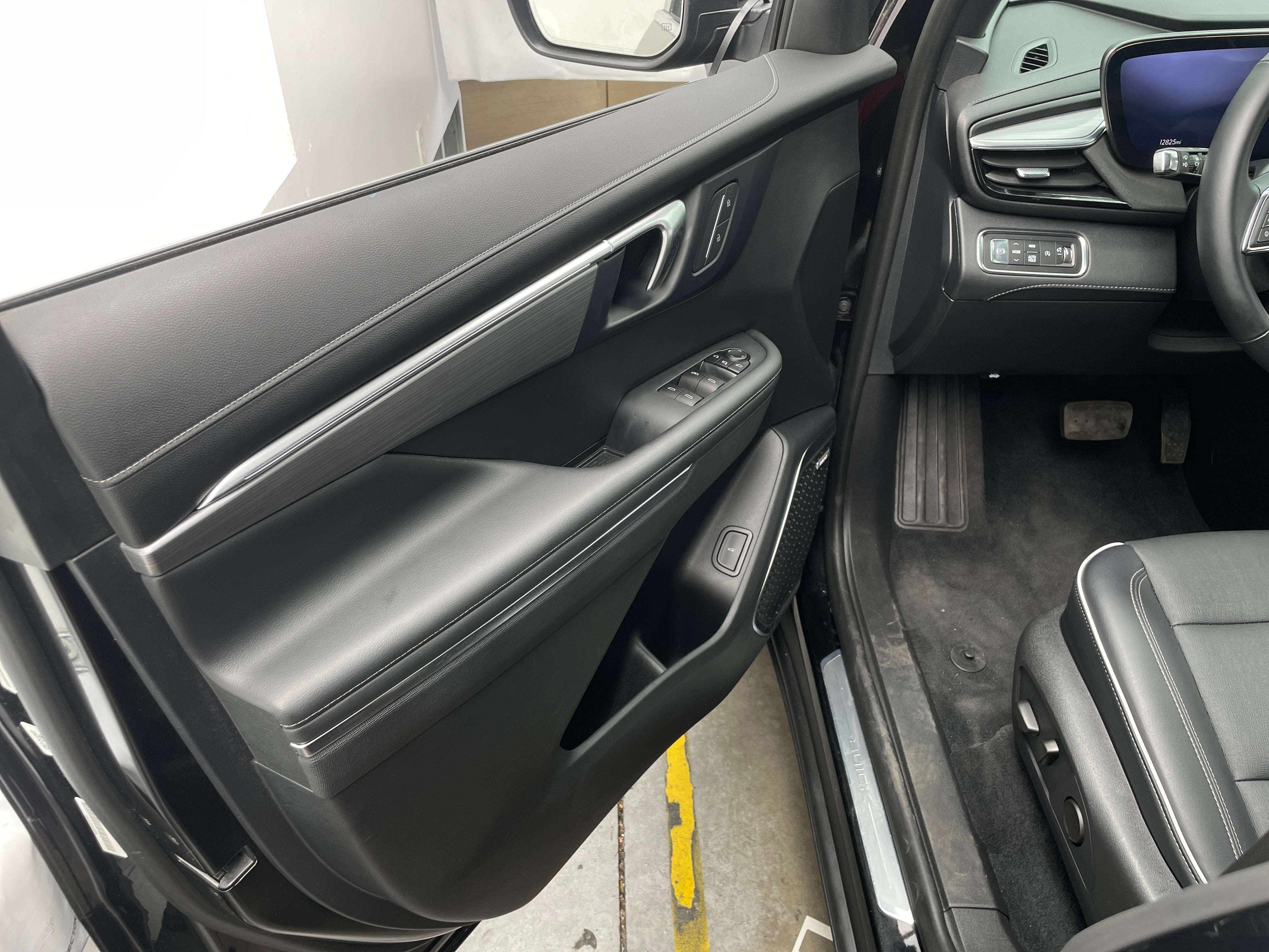 buick enclave 2025 5GAEVARS0SJ300802 image buick enclave 2025 5GAEVARS0SJ300802 image