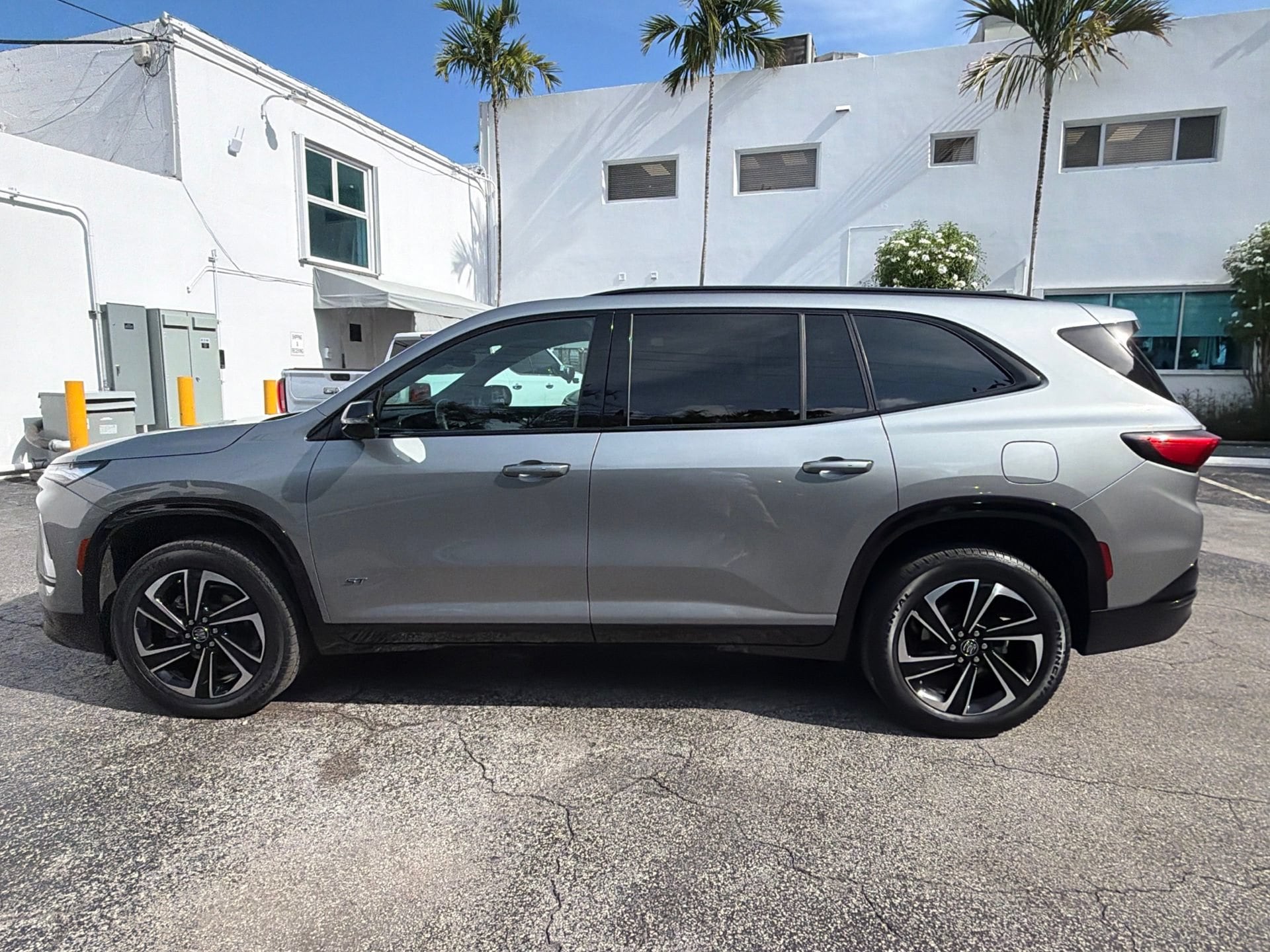 buick enclave 2025 5GAERBRS2SJ309303 image buick enclave 2025 5GAERBRS2SJ309303 image