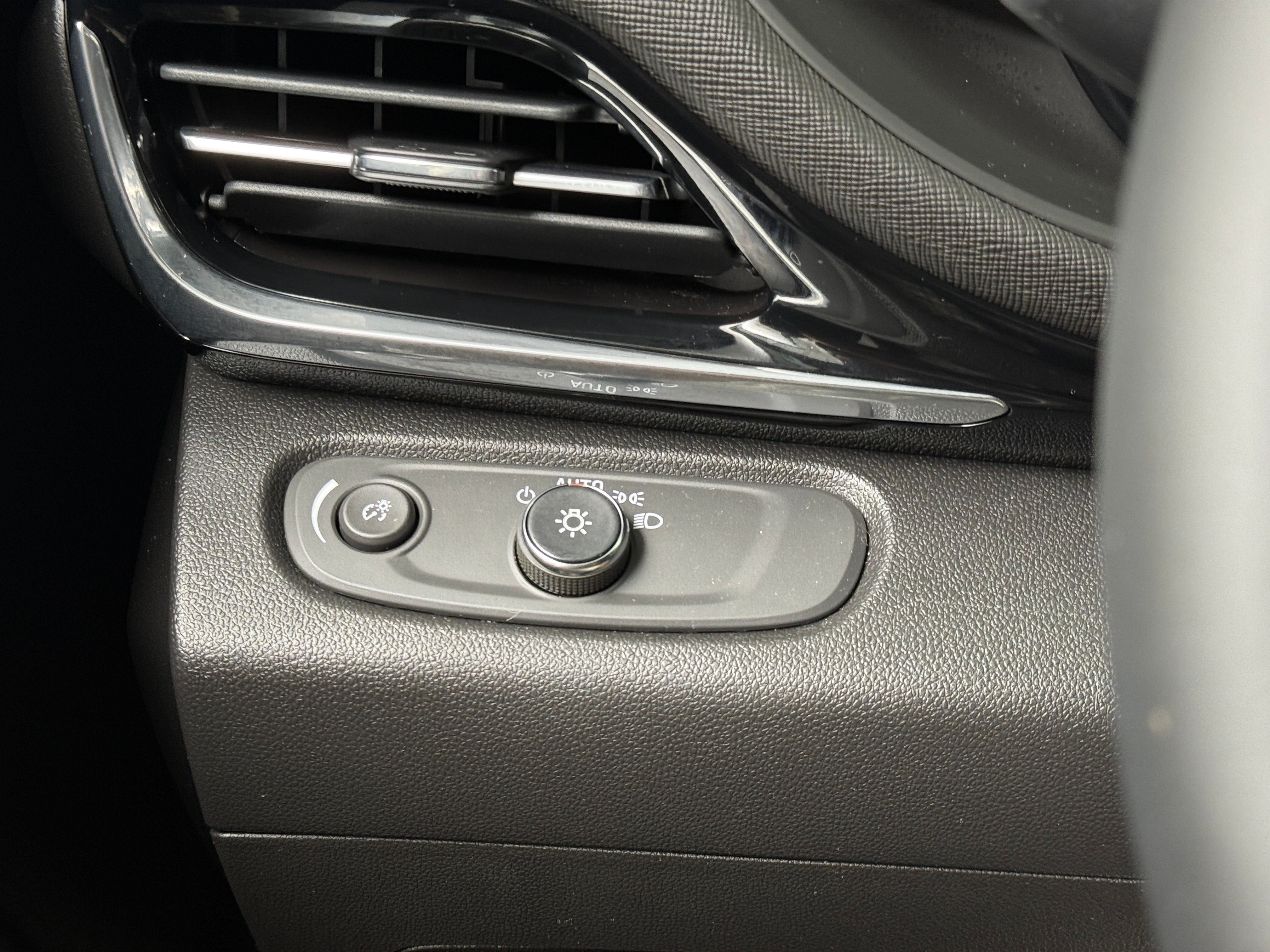 buick envista 2024 KL47LBE22RB141692 image buick envista 2024 KL47LBE22RB141692 image