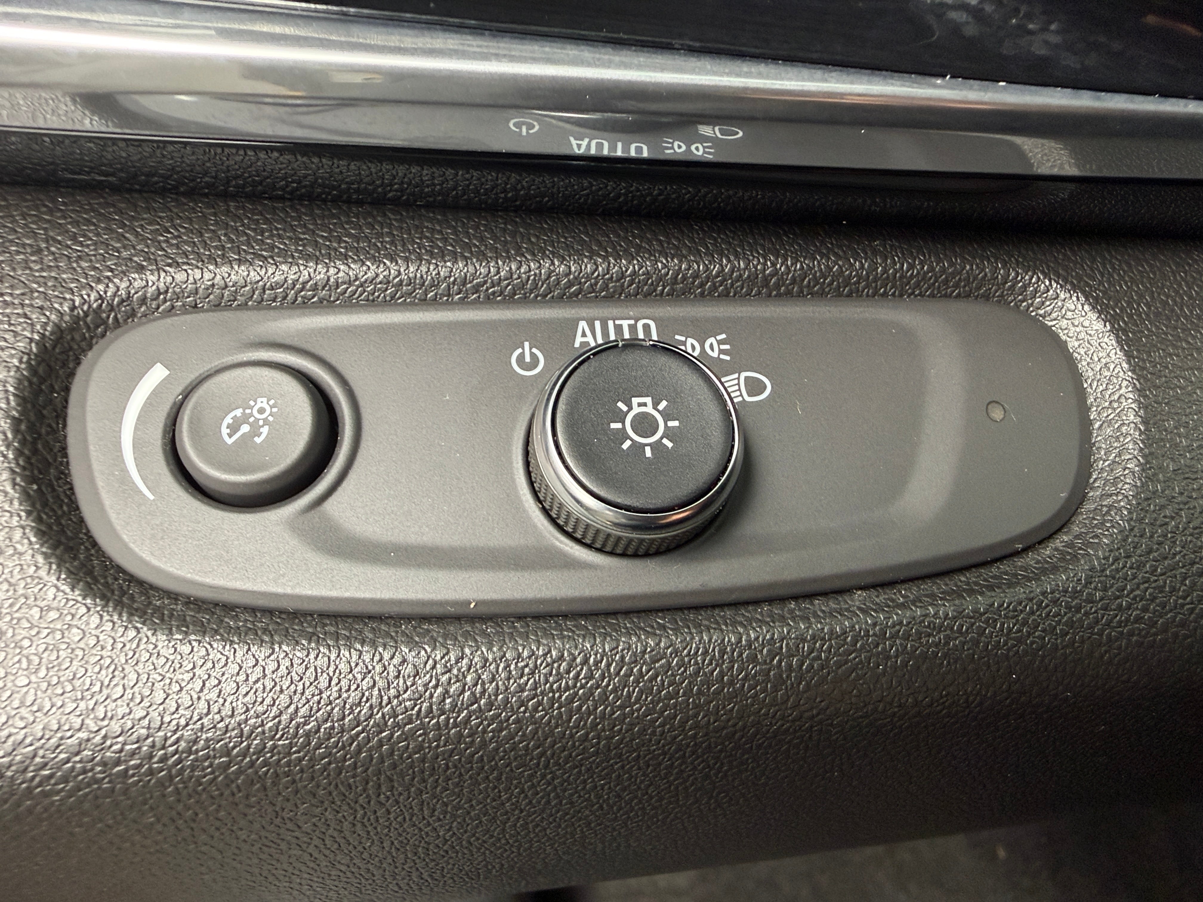 buick envista 2024 KL47LBE27RB166975 image buick envista 2024 KL47LBE27RB166975 image
