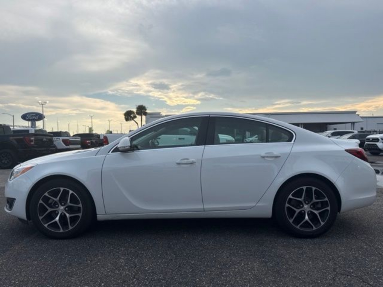 buick regal 2017 2G4GL5EX8H9121266 image buick regal 2017 2G4GL5EX8H9121266 image