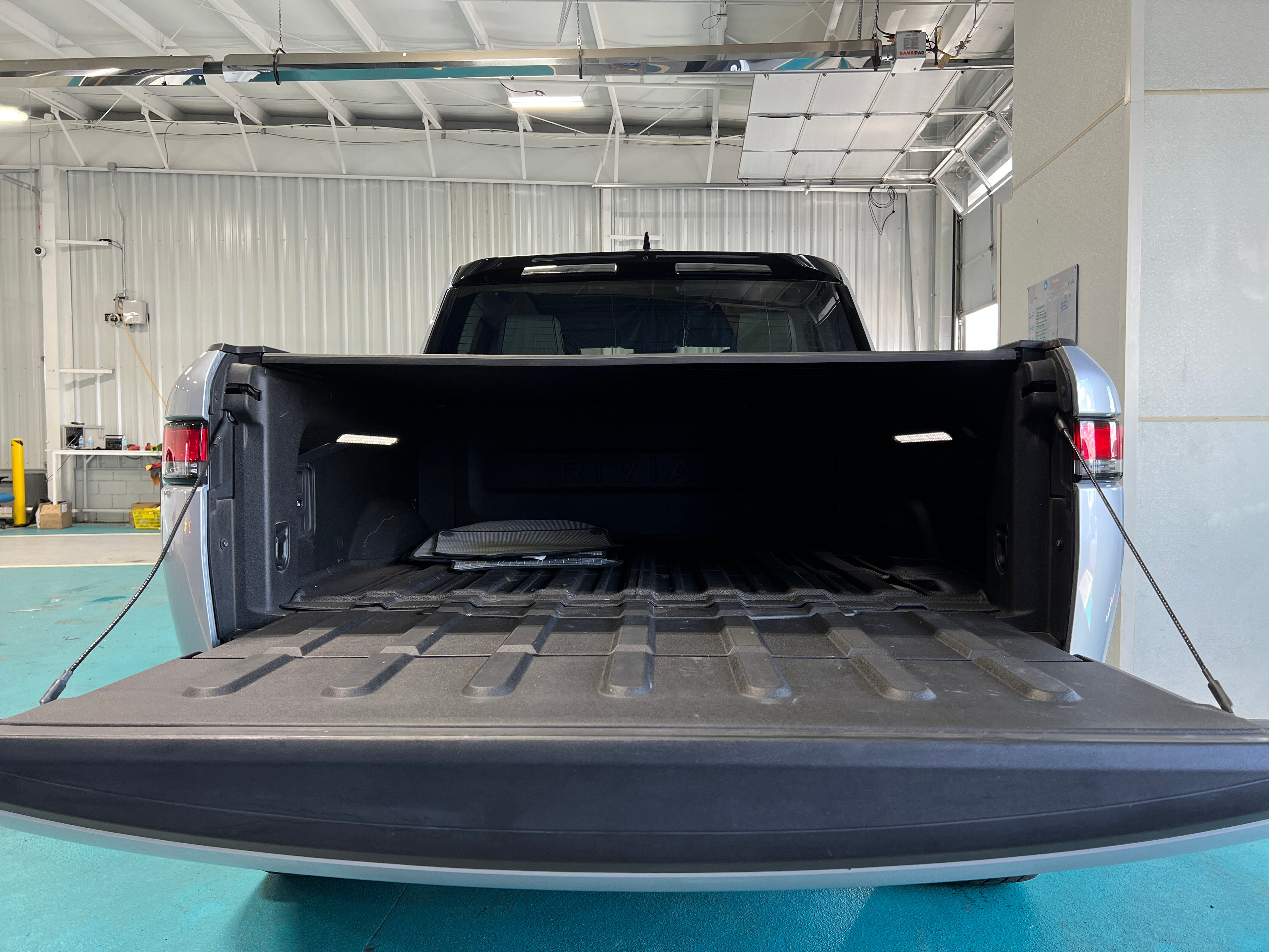 rivian r1t 2023 7FCTGBAA4PN029018 image rivian r1t 2023 7FCTGBAA4PN029018 image