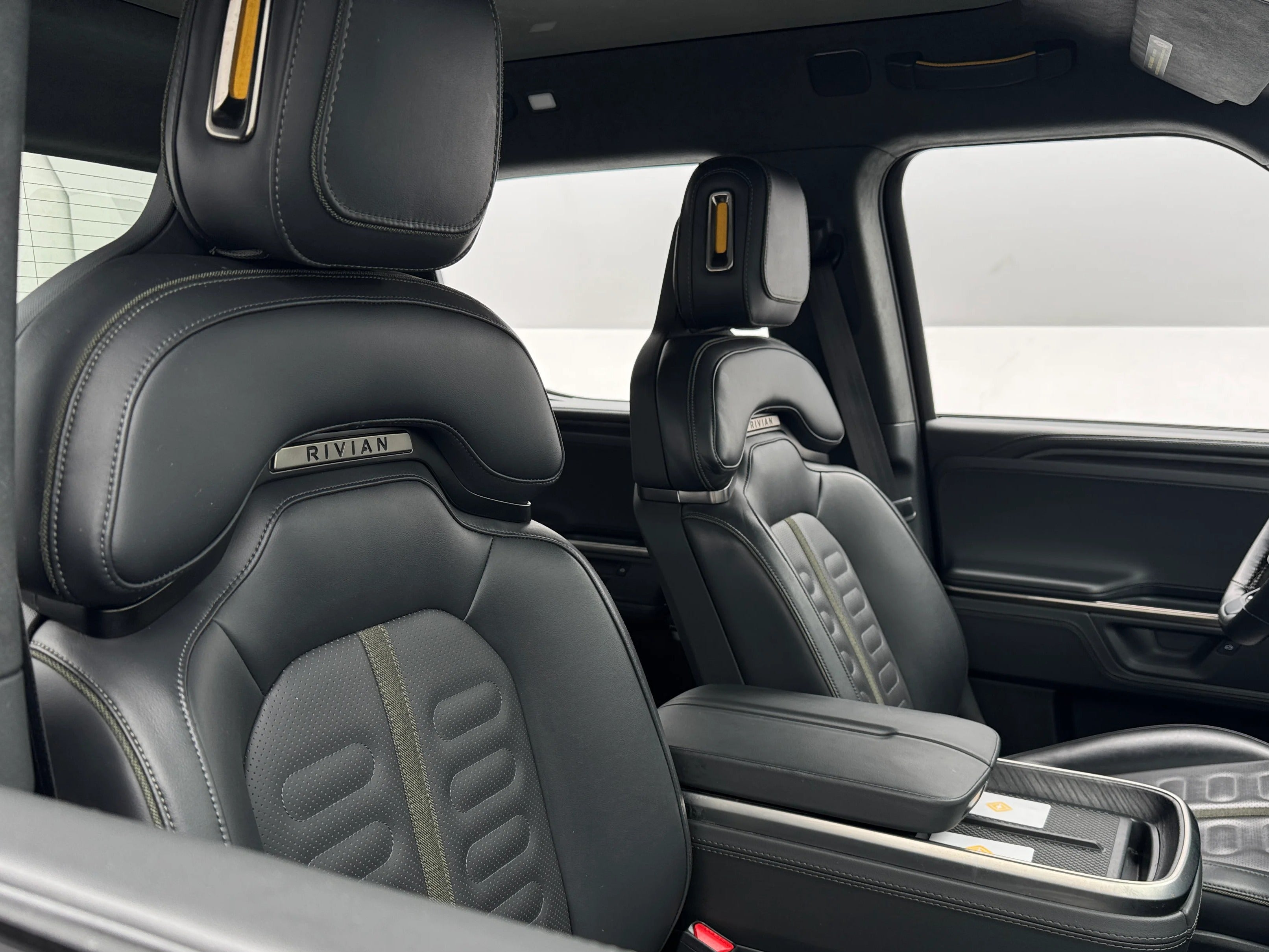 rivian r1t 2025 7FCTGBAA7SN034819 image rivian r1t 2025 7FCTGBAA7SN034819 image