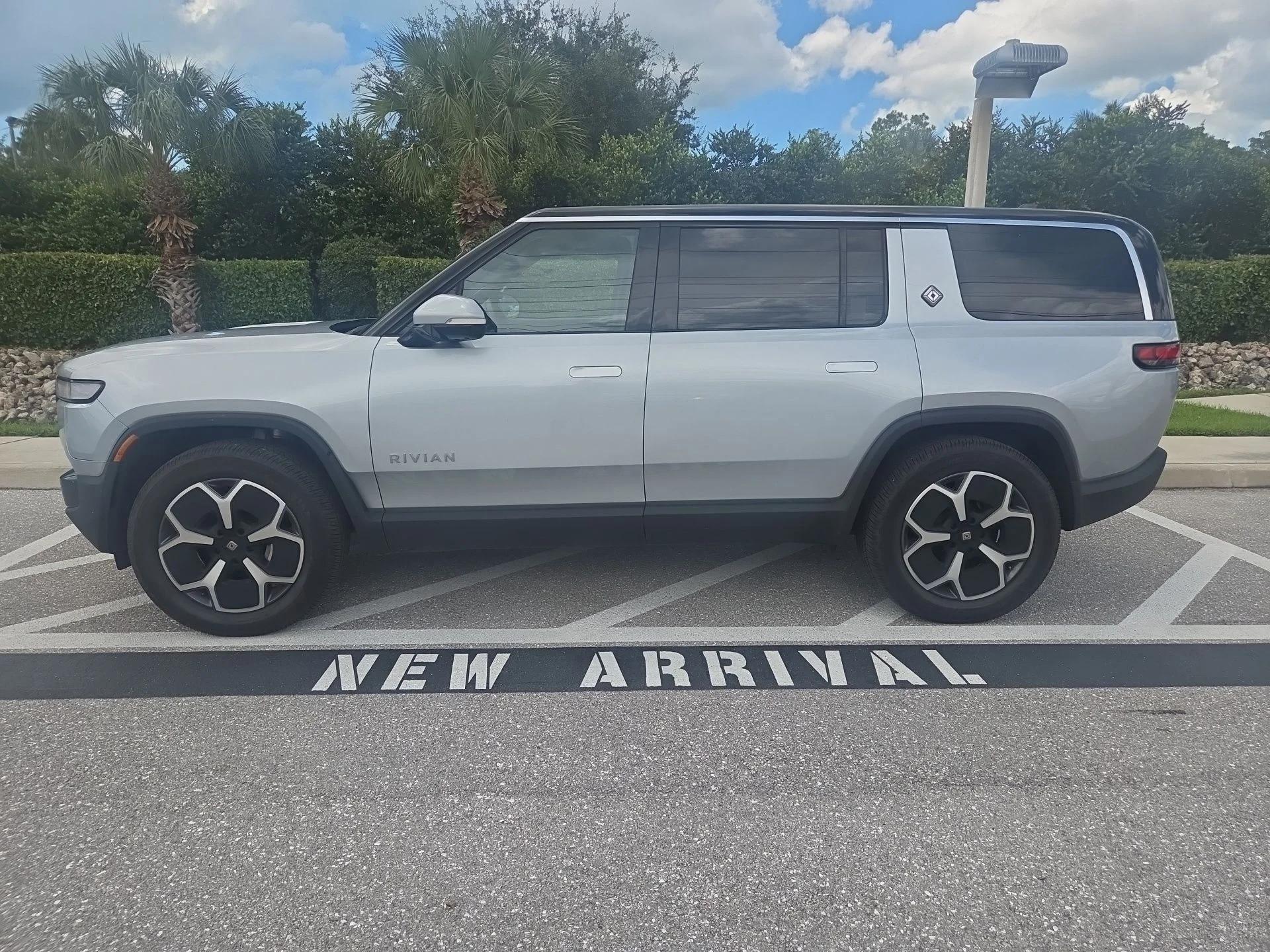 rivian r1s 2024 7PDSGBBA8RN040096 image rivian r1s 2024 7PDSGBBA8RN040096 image
