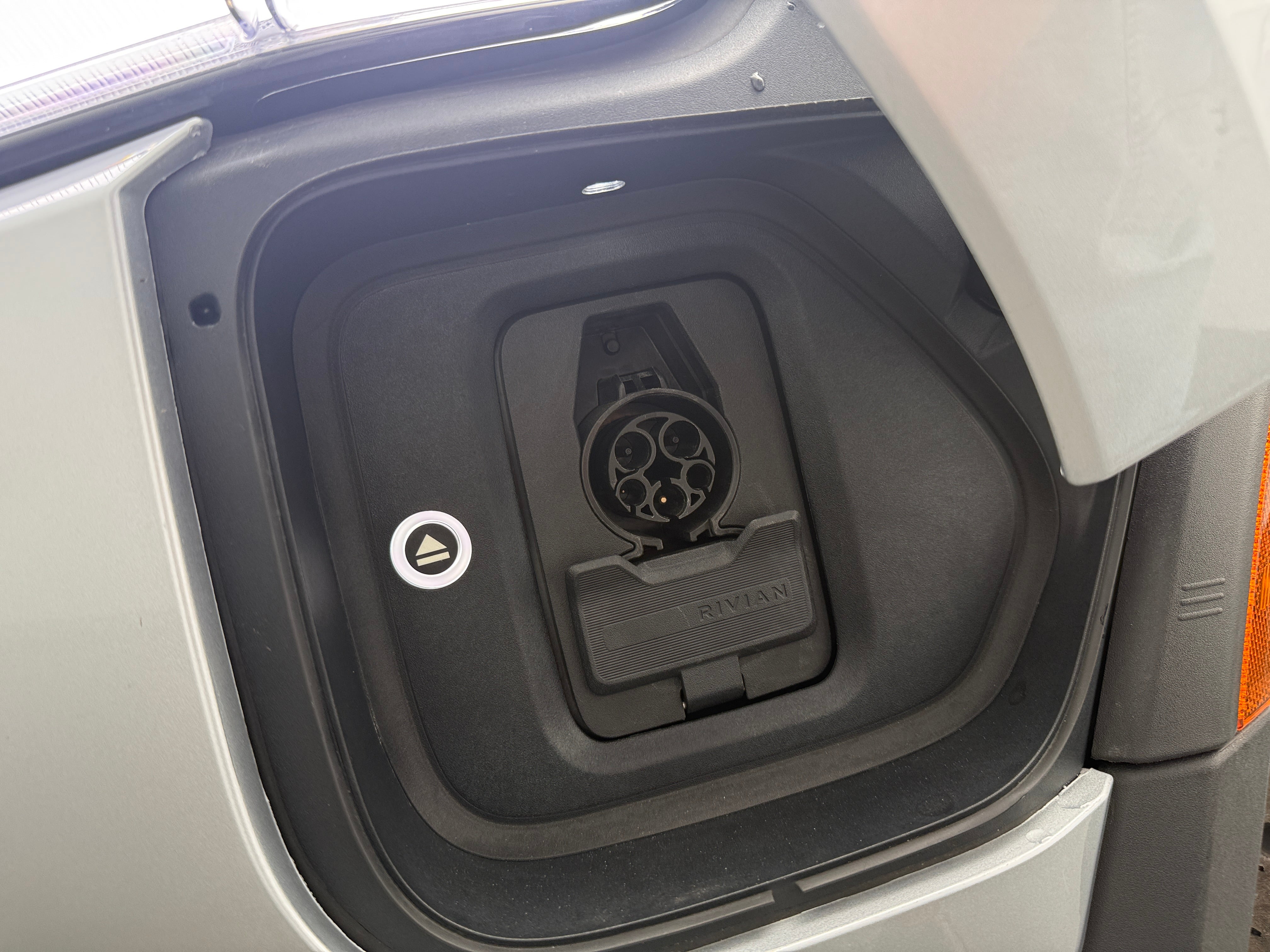 rivian r1s 2025 7PDSGBBA8SN064422 image rivian r1s 2025 7PDSGBBA8SN064422 image
