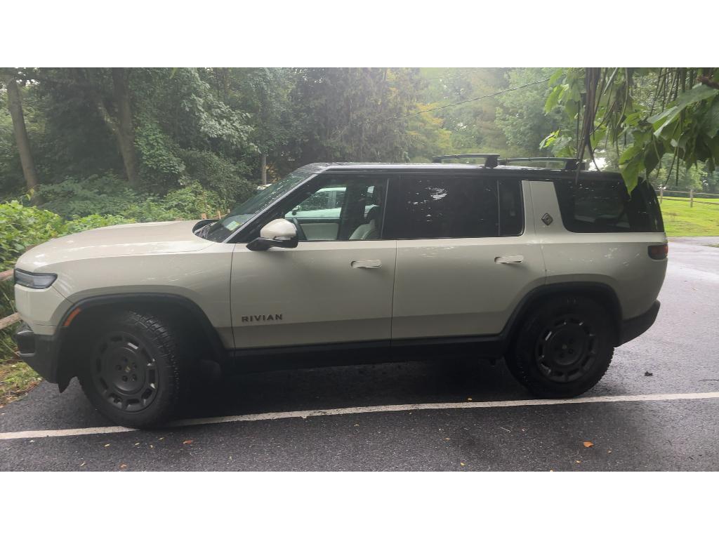 rivian r1s 2025 7PDSGCBP9SN073740 image rivian r1s 2025 7PDSGCBP9SN073740 image