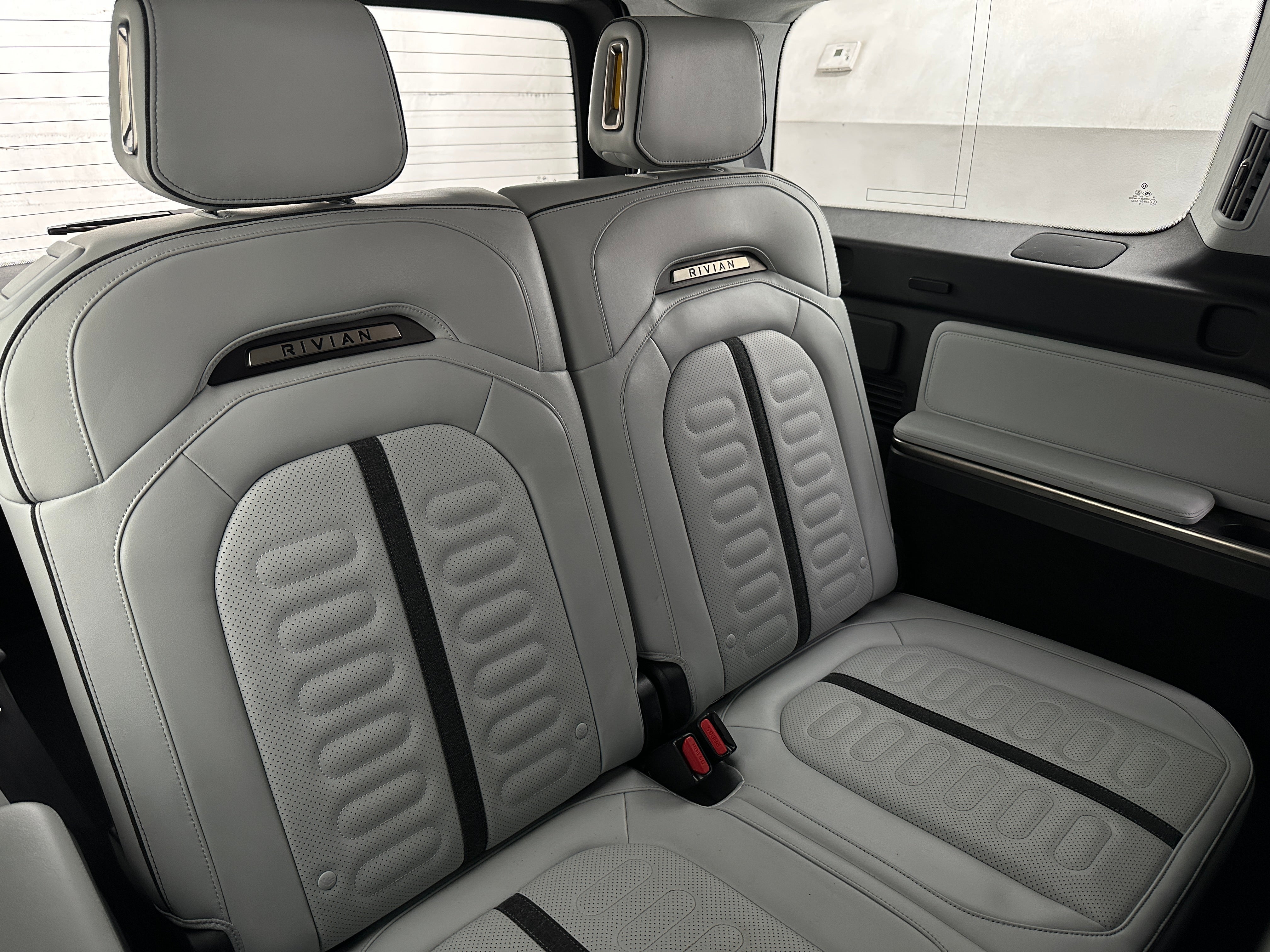 rivian r1s 2025 7PDSGBBA3SN053876 image rivian r1s 2025 7PDSGBBA3SN053876 image
