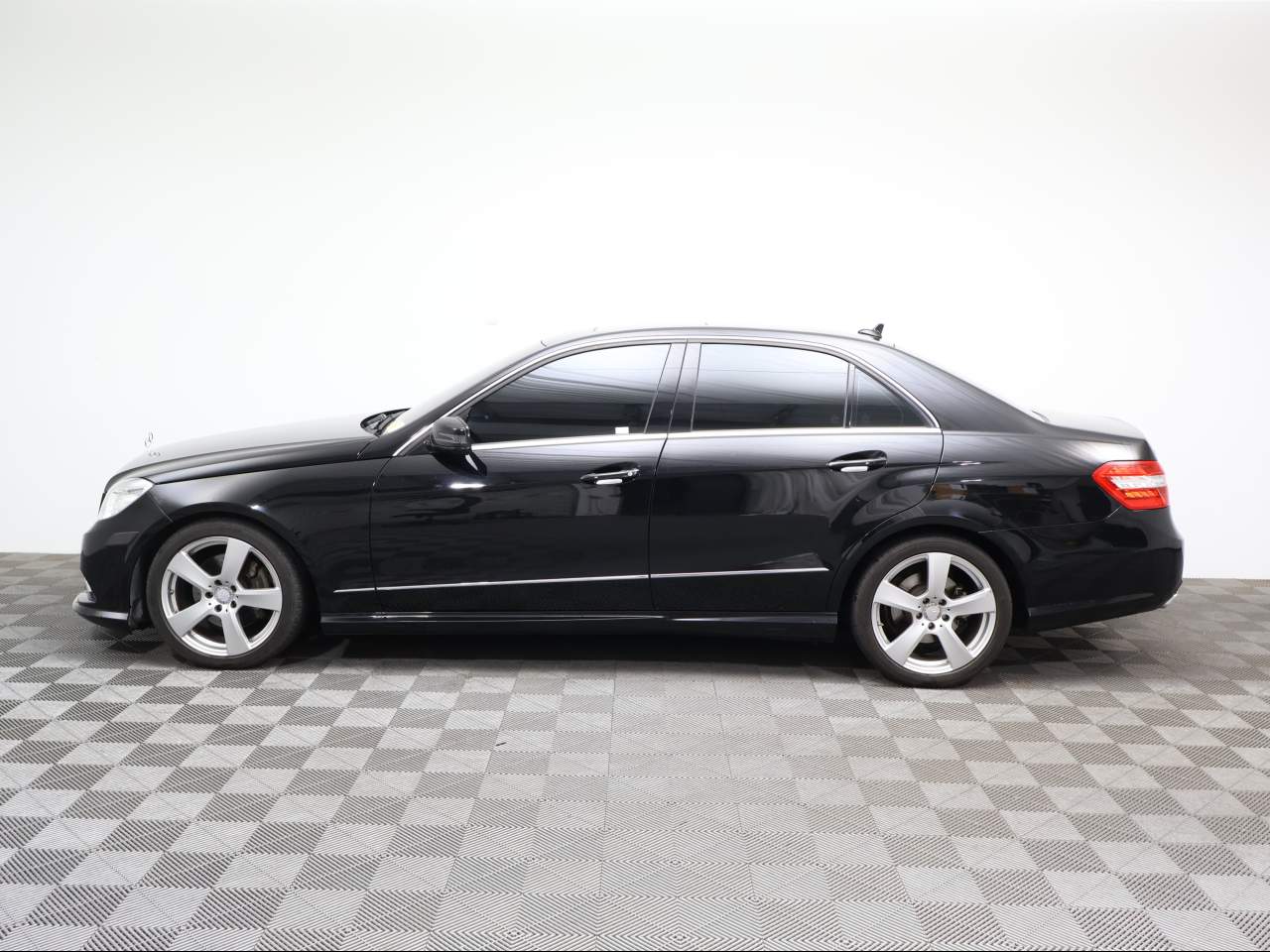 mercedes-benz e-class 2011 WDDHF5GB6BA325664 image mercedes-benz e-class 2011 WDDHF5GB6BA325664 image