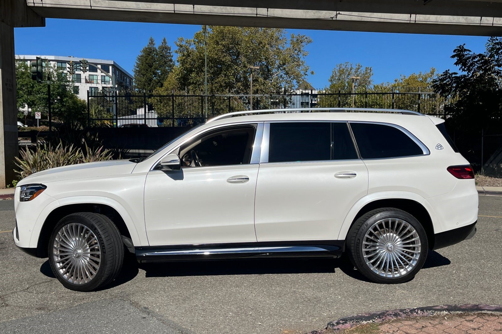 mercedes-benz gls 2024 4JGFF8HB9RB114833 image mercedes-benz gls 2024 4JGFF8HB9RB114833 image