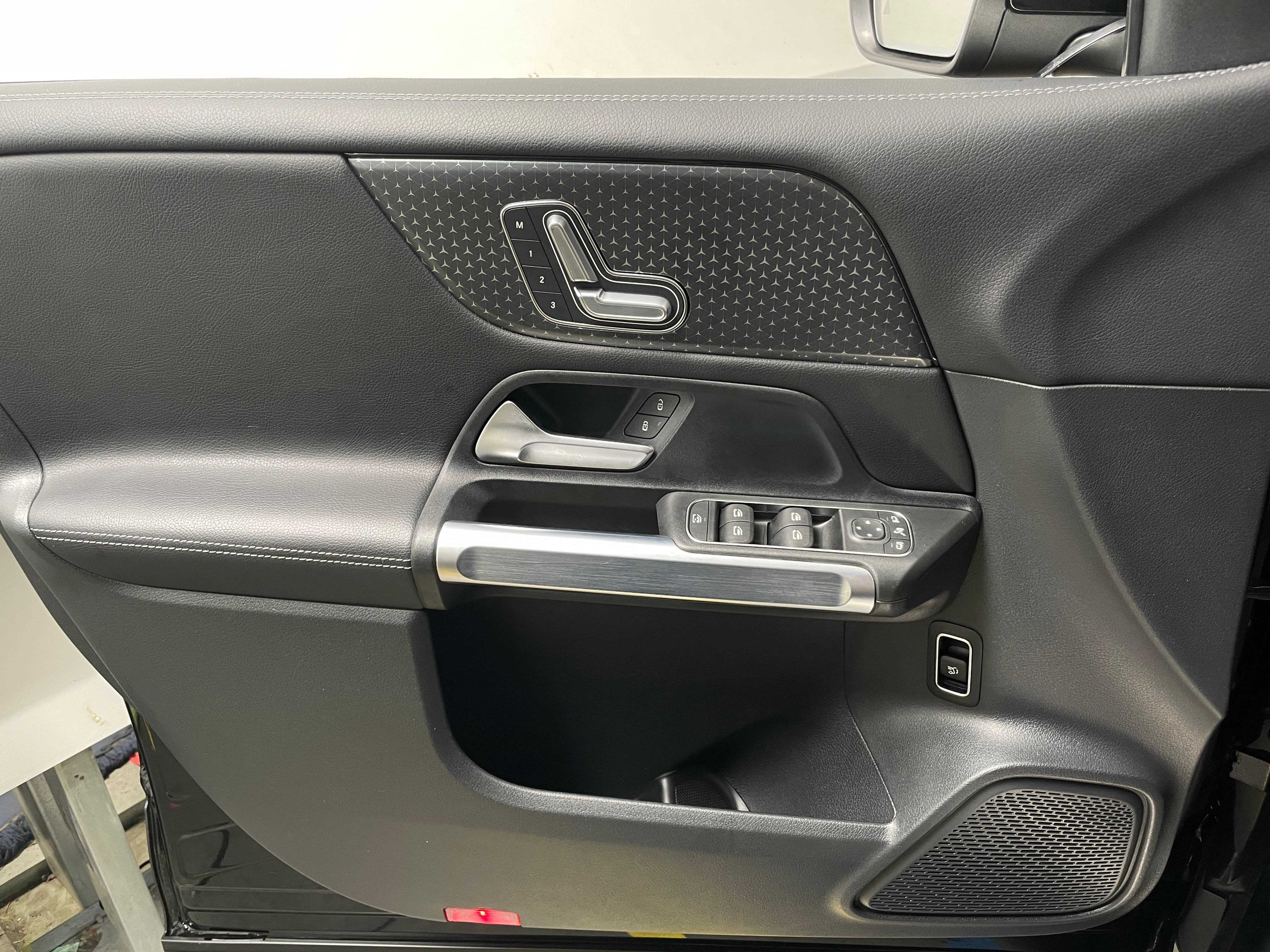 mercedes-benz glb 2025 W1N4M4GB6SW411481 image mercedes-benz glb 2025 W1N4M4GB6SW411481 image