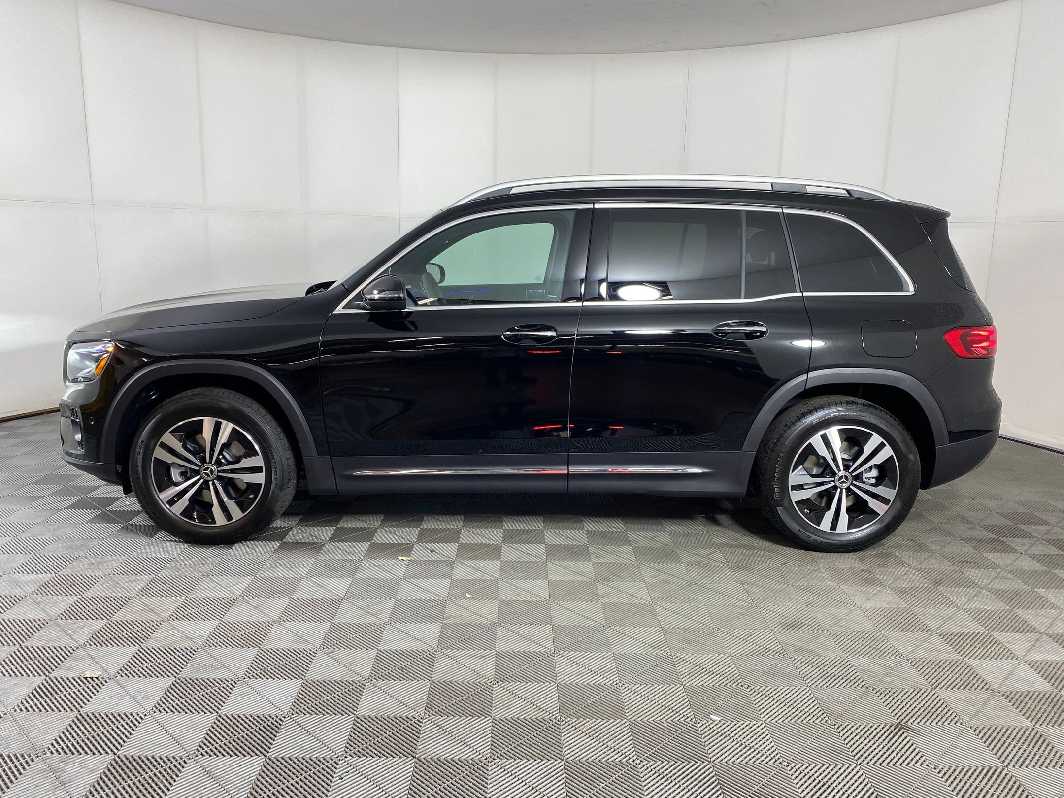mercedes-benz glb 2025 W1N4M4HB7SW432449 image mercedes-benz glb 2025 W1N4M4HB7SW432449 image