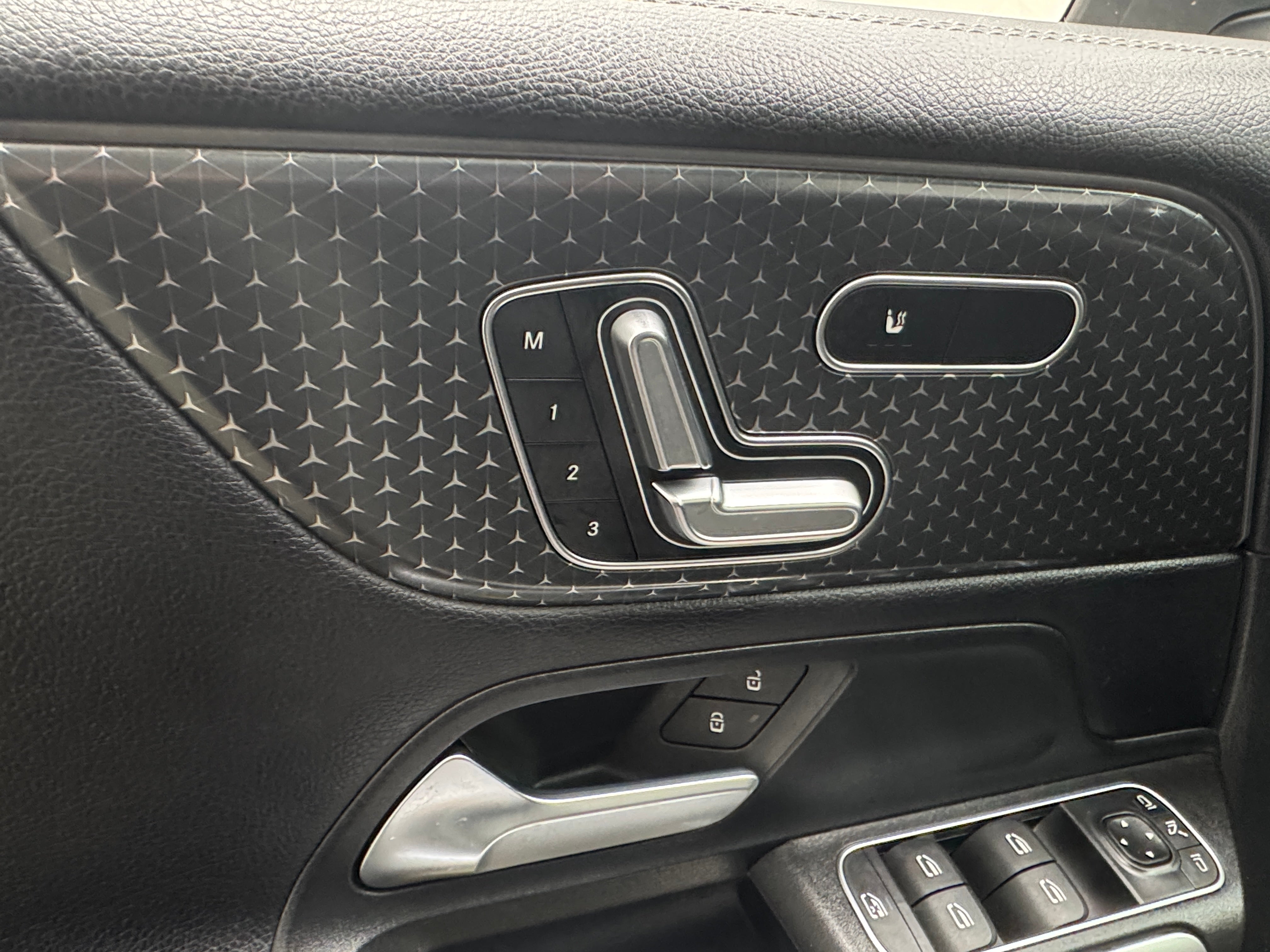 mercedes-benz glb 2025 W1N4M4HB5SW384840 image mercedes-benz glb 2025 W1N4M4HB5SW384840 image