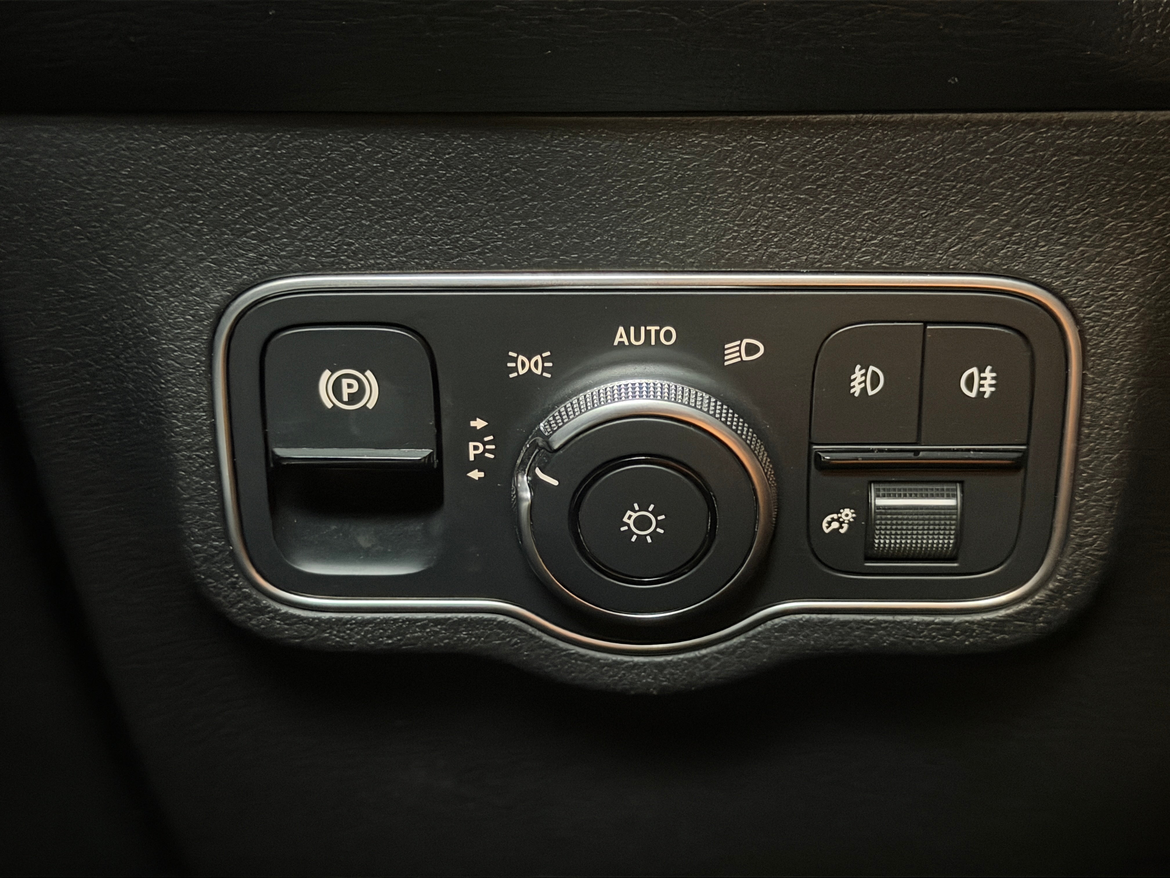 mercedes-benz glb 2025 W1N4M4GB8SW380640 image mercedes-benz glb 2025 W1N4M4GB8SW380640 image