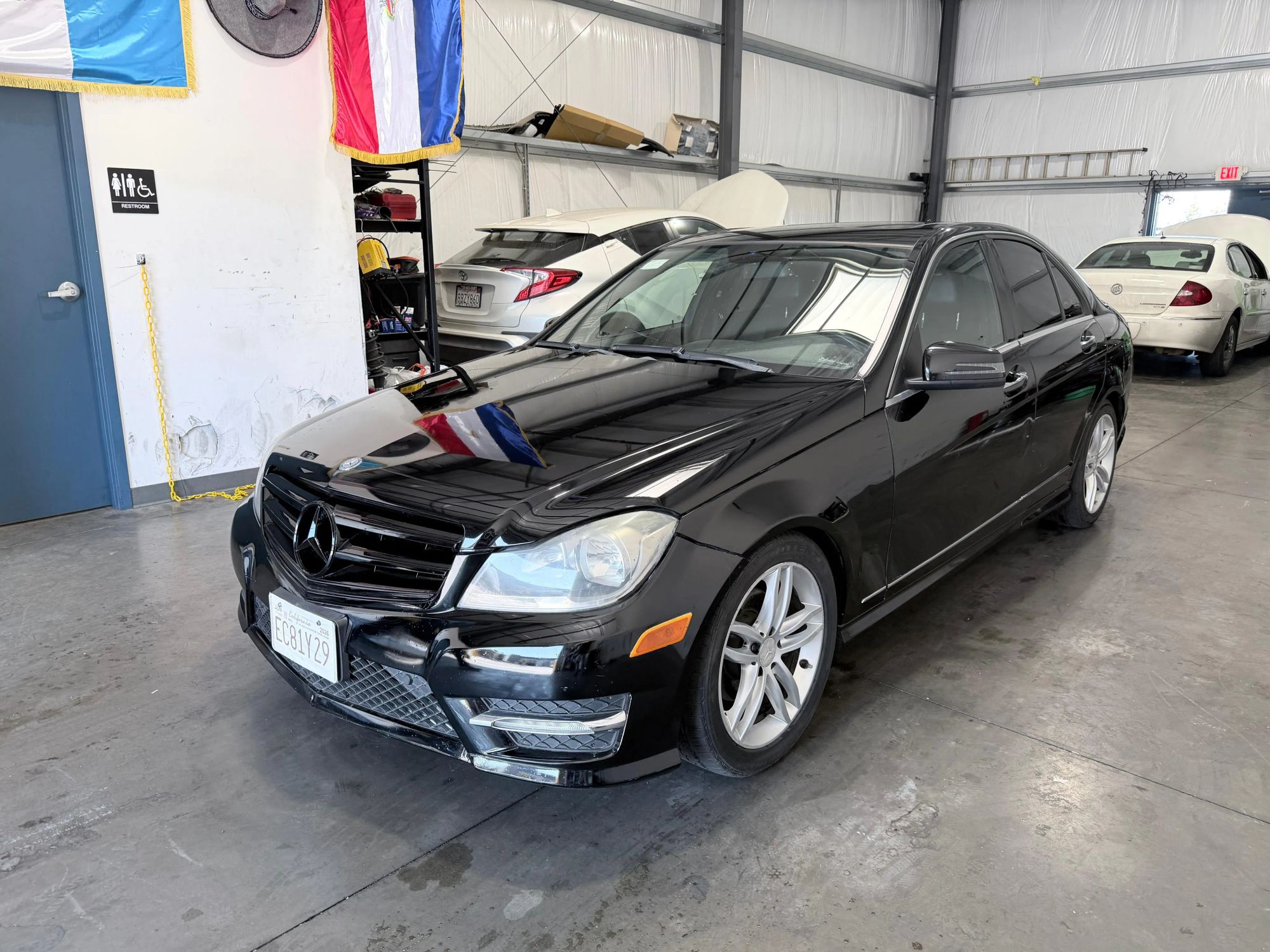 mercedes-benz c-class 2012 WDDGF8BBXCR227390 image mercedes-benz c-class 2012 WDDGF8BBXCR227390 image