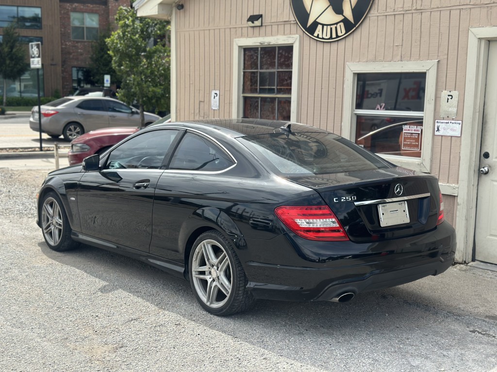 mercedes-benz c-class 2012 WDDGJ4HB3CF800601 image mercedes-benz c-class 2012 WDDGJ4HB3CF800601 image