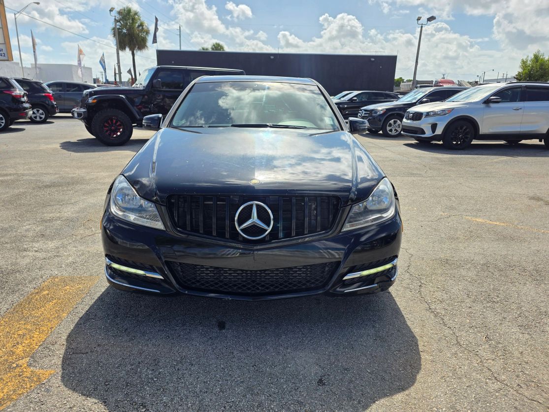 mercedes-benz c-class 2012 WDDGF4HBXCA608221 image mercedes-benz c-class 2012 WDDGF4HBXCA608221 image