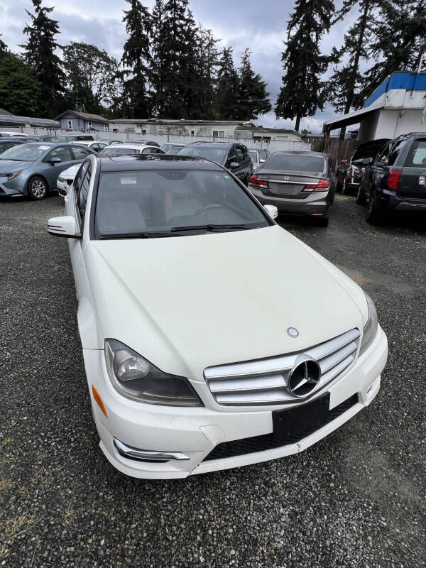 mercedes-benz c-class 2012 WDDGF4HB9CR231186 image mercedes-benz c-class 2012 WDDGF4HB9CR231186 image