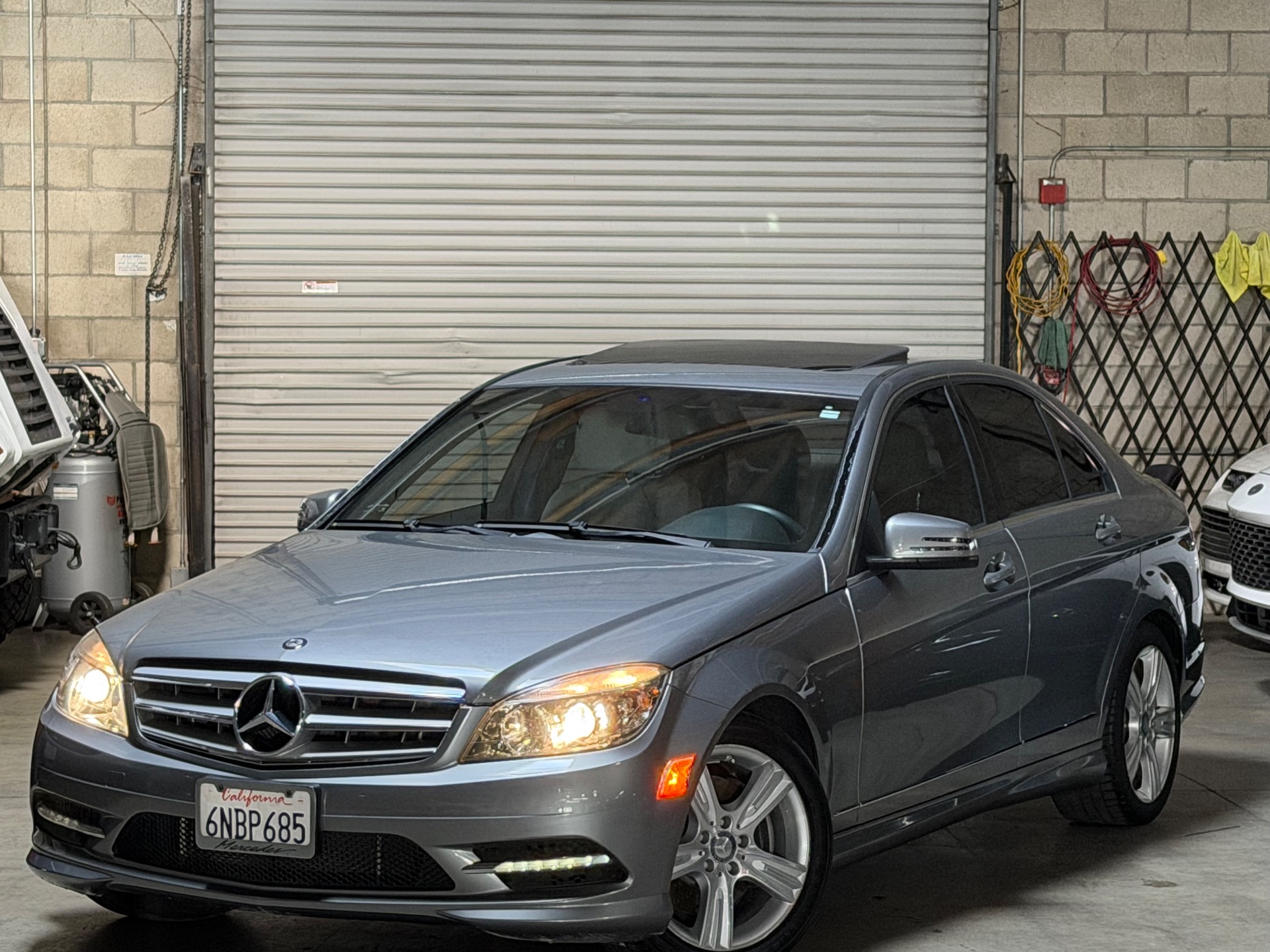 mercedes-benz c-class 2011 WDDGF5GB8BR135975 image mercedes-benz c-class 2011 WDDGF5GB8BR135975 image
