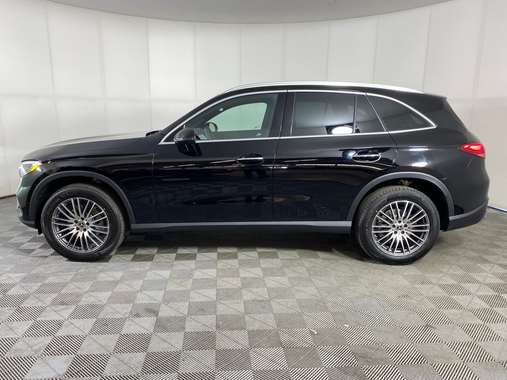 mercedes-benz glc 2026 W1NKM4HB4TF558812 image mercedes-benz glc 2026 W1NKM4HB4TF558812 image