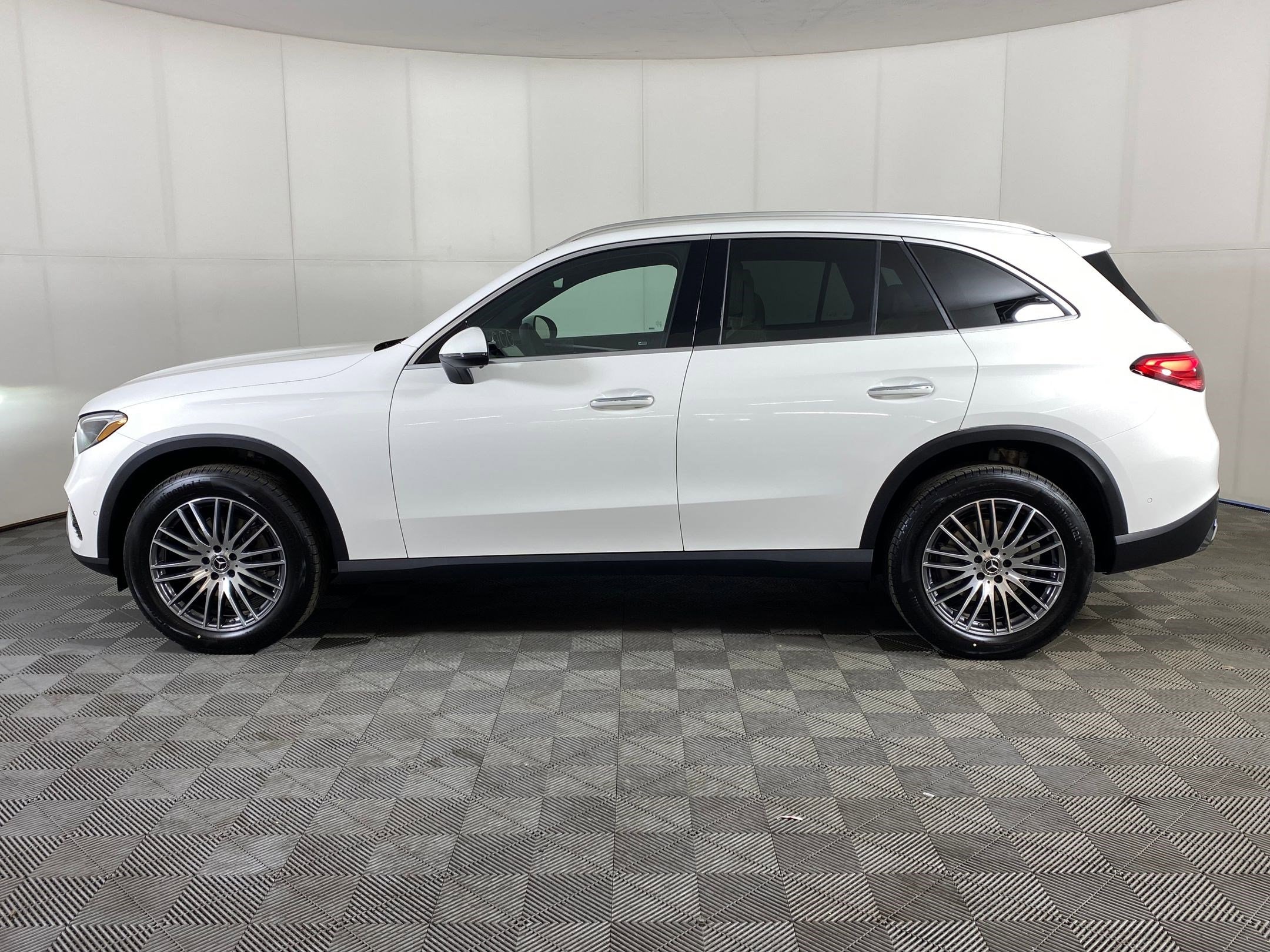 mercedes-benz glc 2026 W1NKM4HB0TU127878 image mercedes-benz glc 2026 W1NKM4HB0TU127878 image