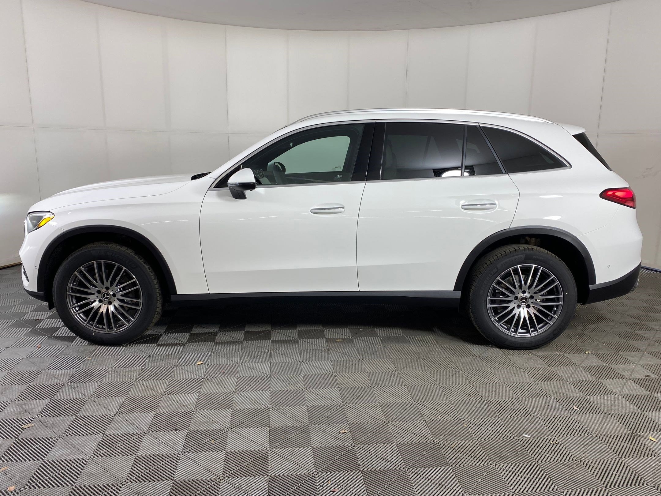 mercedes-benz glc 2026 W1NKM4HB8TF501643 image mercedes-benz glc 2026 W1NKM4HB8TF501643 image