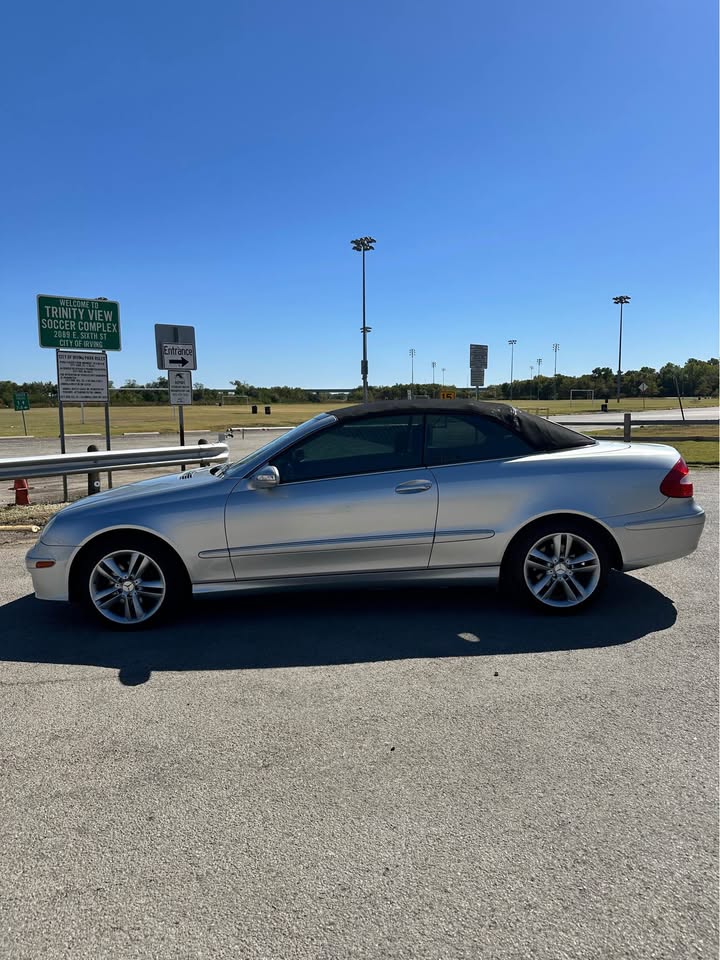 mercedes-benz clk-class 2007 WDBTK56G87F220274 image mercedes-benz clk-class 2007 WDBTK56G87F220274 image
