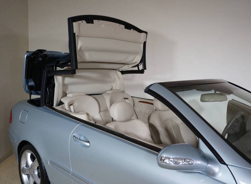 mercedes-benz clk-class 2005 WDBTK65G25T054114 image mercedes-benz clk-class 2005 WDBTK65G25T054114 image