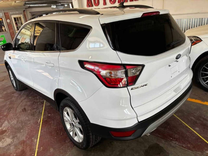ford escape 2018 1FMCU9GD2JUA42979 image ford escape 2018 1FMCU9GD2JUA42979 image
