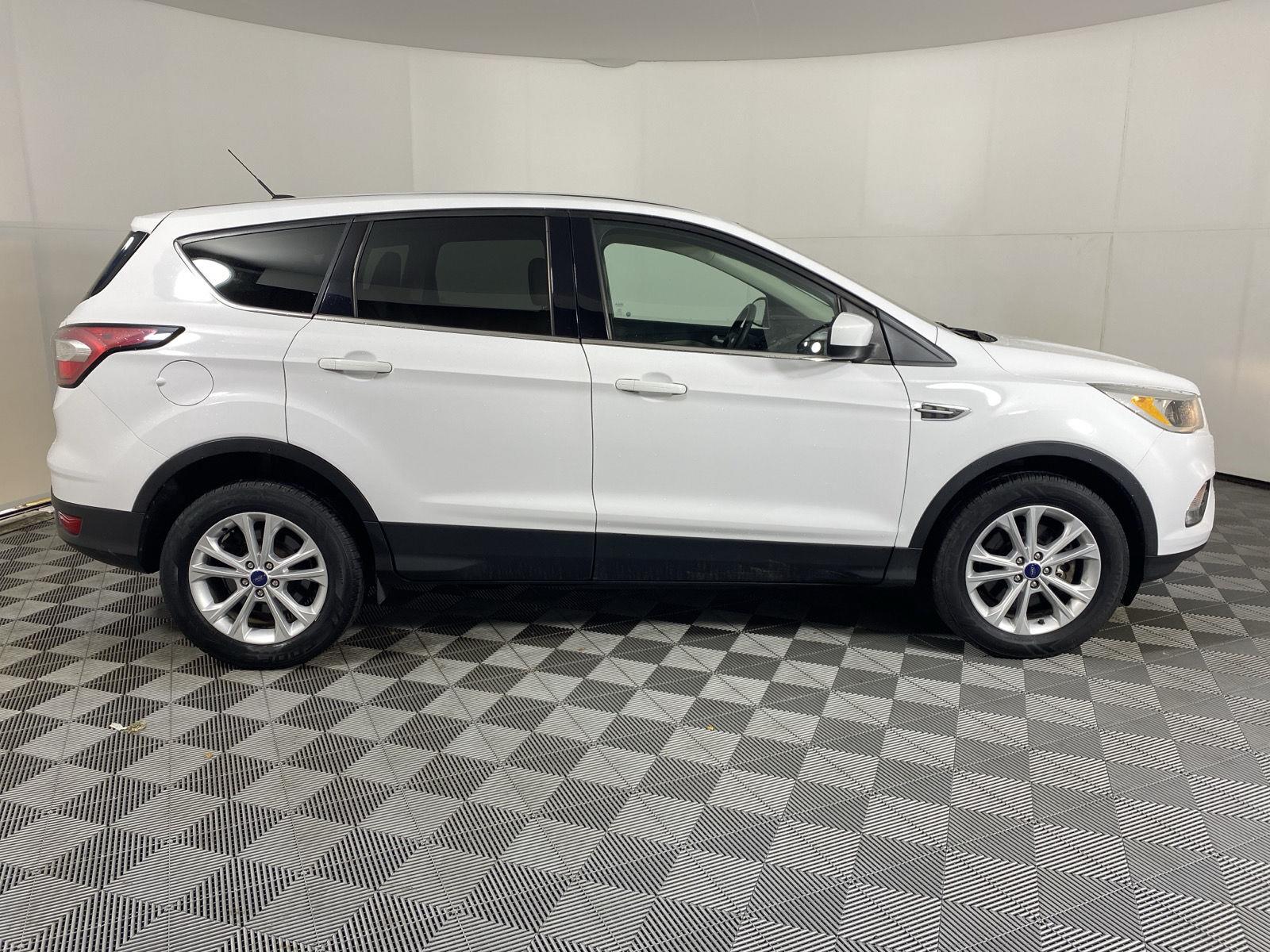 ford escape 2017 1FMCU9GD4HUC36987 image ford escape 2017 1FMCU9GD4HUC36987 image