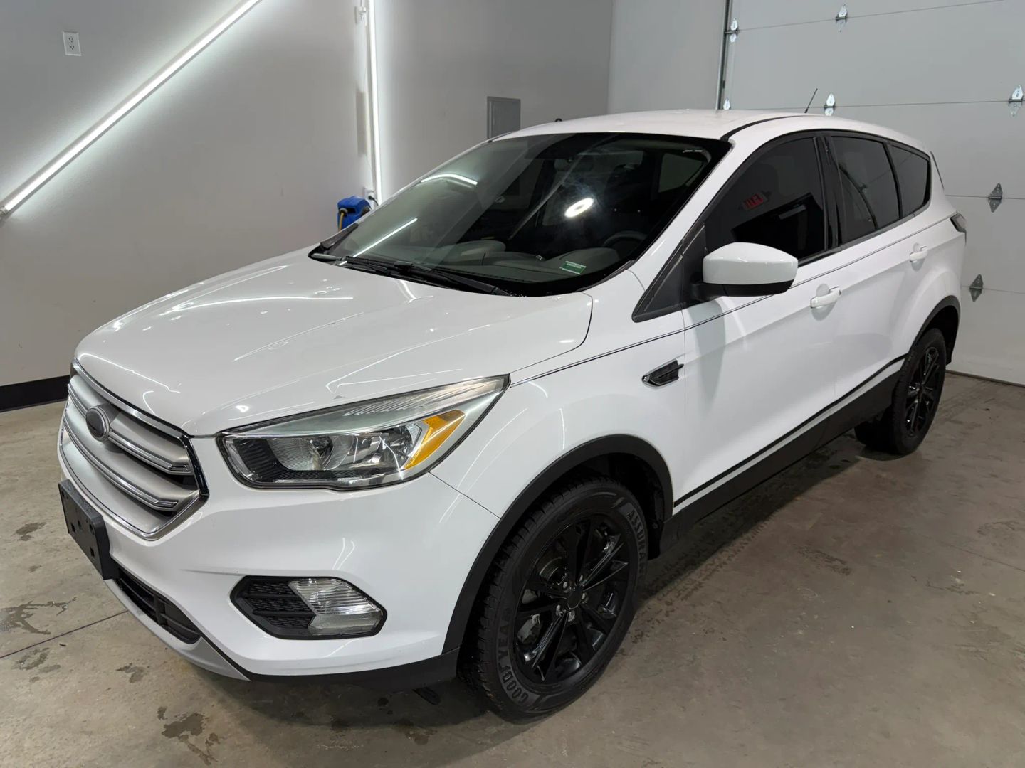 ford escape 2017 1FMCU9GD6HUC01027 image ford escape 2017 1FMCU9GD6HUC01027 image