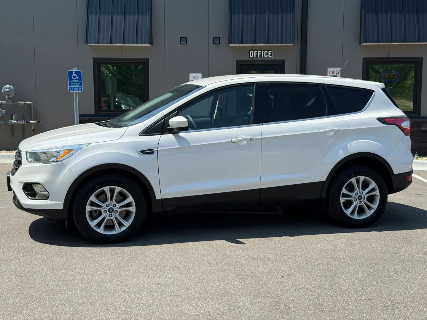 ford escape 2017 1FMCU9GD1HUB15754 image ford escape 2017 1FMCU9GD1HUB15754 image