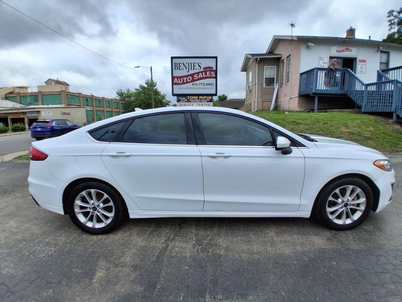 ford fusion 2019 3FA6P0HD1KR159597 image ford fusion 2019 3FA6P0HD1KR159597 image