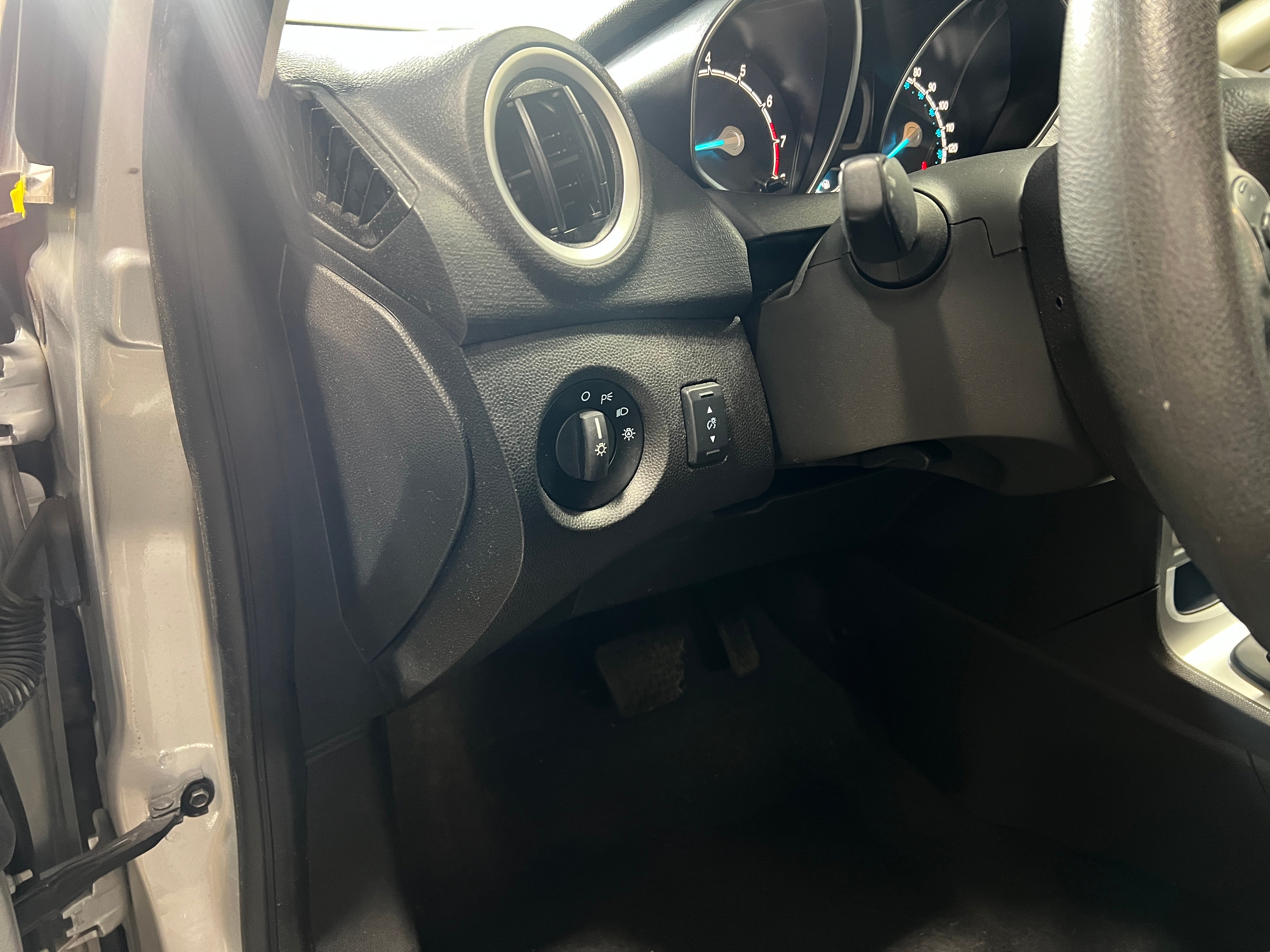 ford fiesta 2018 3FADP4EJ6JM114224 image ford fiesta 2018 3FADP4EJ6JM114224 image