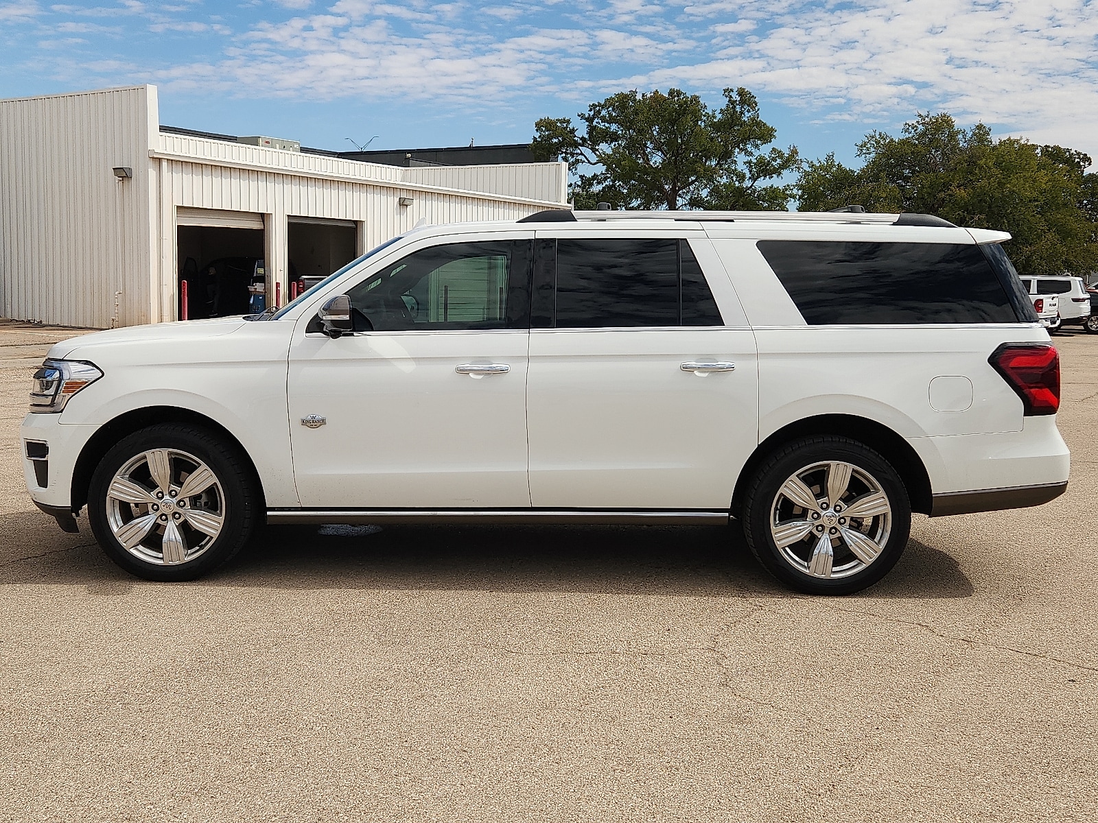 ford expedition 2024 1FMJK1P87REA00833 image ford expedition 2024 1FMJK1P87REA00833 image