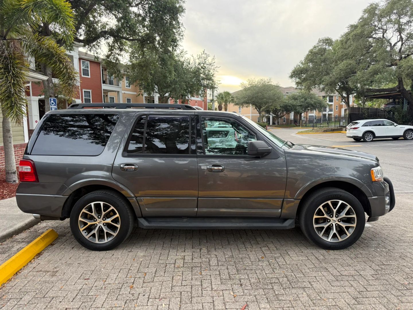 ford expedition 2015 1FMJU1HT4FEF34817 image ford expedition 2015 1FMJU1HT4FEF34817 image