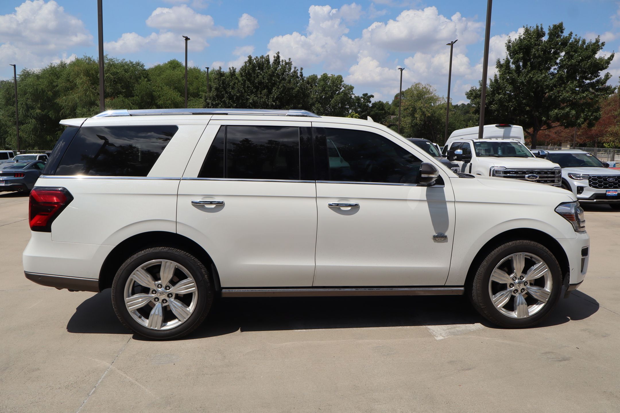 ford expedition 2022 1FMJU1NT9NEA17824 image ford expedition 2022 1FMJU1NT9NEA17824 image